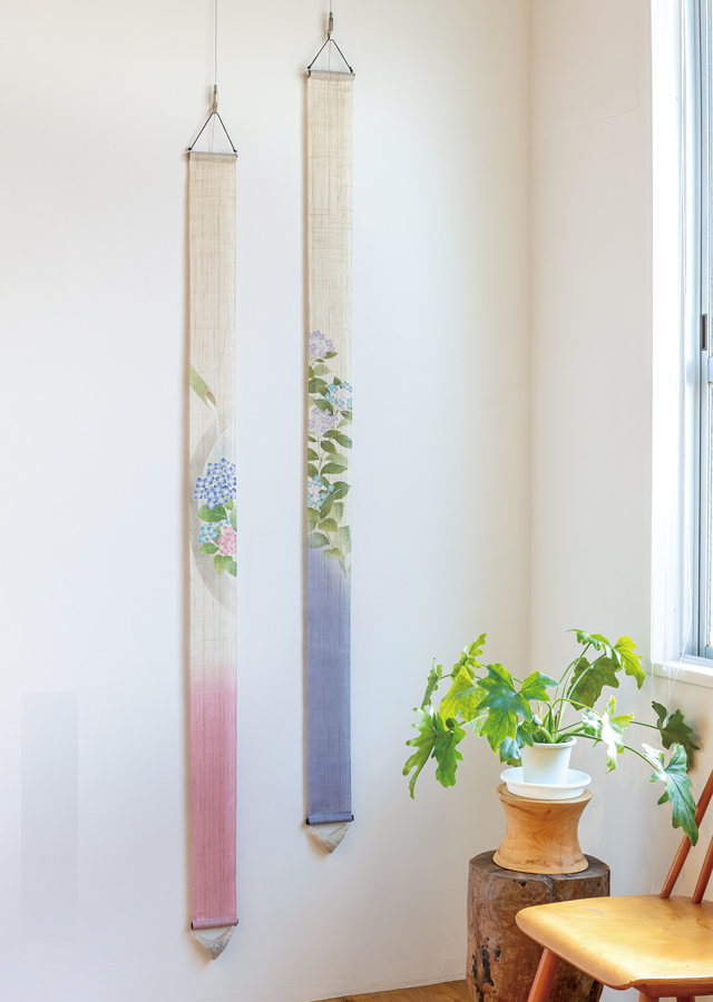 Hand-dyed Linen Japanese Narrow Tapestry - Lacecap Hydrangea -, Kyoto Noren, Japanese wall hanging scroll