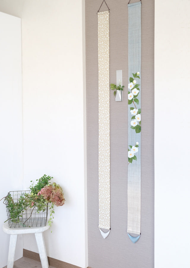Hand-dyed Linen Japanese Narrow Tapestry - Stewartia Monadelpha -, Kyoto Noren, Japanese wall hanging scroll