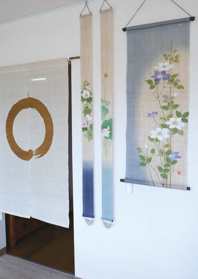 Hand-dyed Linen Japanese Narrow Tapestry - Hibiscus mutabilis cv. Versicolor -, Kyoto Noren, Japanese wall hanging scroll