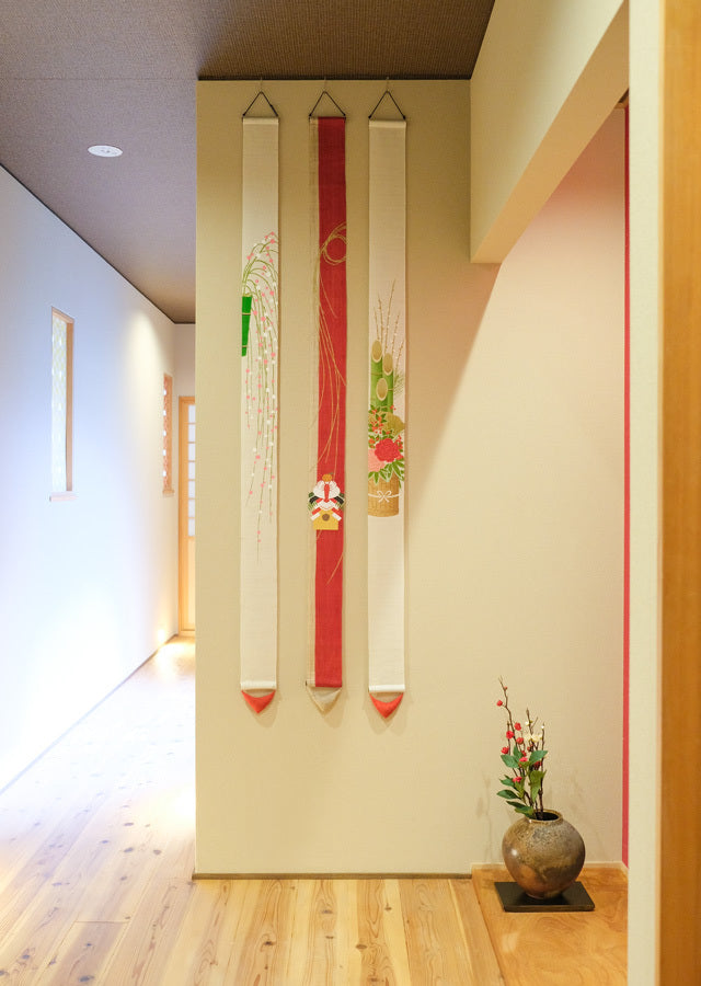 Hand-dyed Linen Japanese Narrow Tapestry - Mochibana (Japanese New Year's decoration) -, Kyoto Noren, Japanese wall hanging scroll