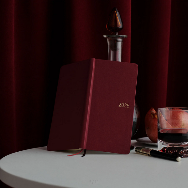 Hobonichi Techo 2025 Leather: Pomegranate Weeks Hardcover Book / Weekly Horizontal / January start / Monday start - English Edition