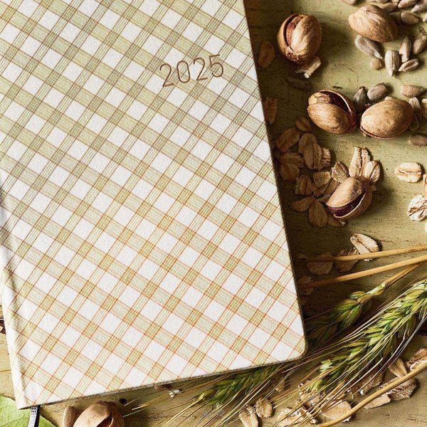 Hobonichi Techo 2025 Shirt Fabric: Harvest Plaid Weeks Hardcover Book / Weekly Horizontal / January start / Monday start - English Edition