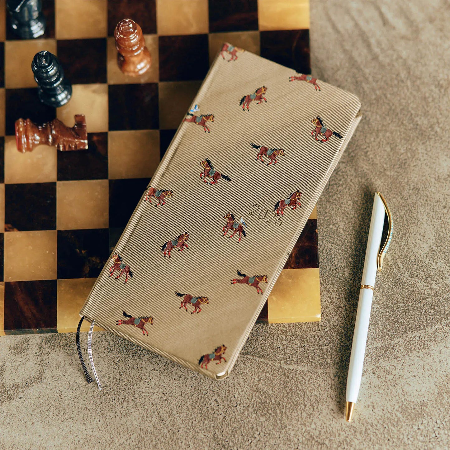 Weeks MEGA, Hobonichi Techo 2026 Bow & Tie: Galloping Horses Weeks Mega Hardcover Book / Weekly Horizontal / Jan start / Mon start - English Edition