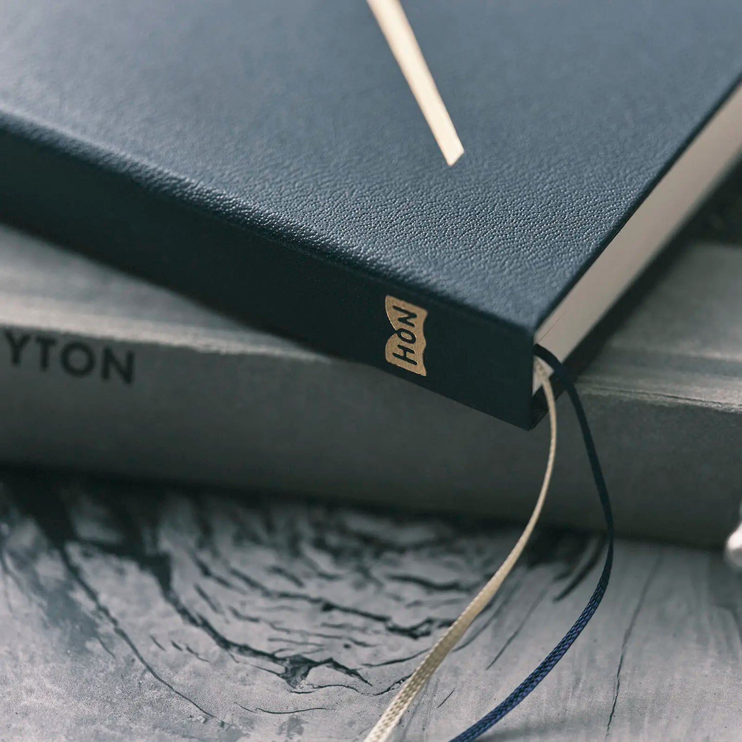 PRE-ORDER Hobonichi Techo 2026 Slash (Navy) HON  / A5 Size / Daily / Jan start / Mon start - English Edition