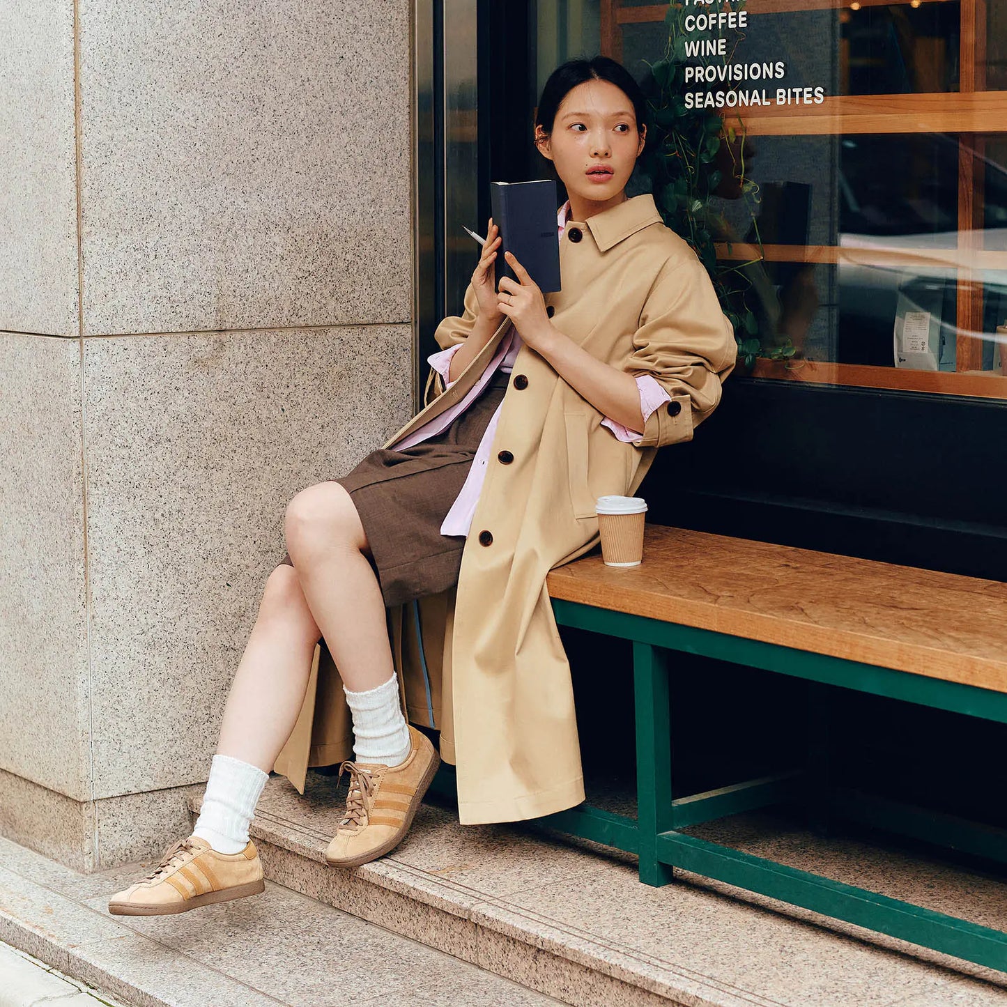 Weeks MEGA, Hobonichi Techo 2026 Sneaker: Indigo Black Weeks Mega Softcover Book / Weekly Horizontal / Jan start / Mon start - English Edition