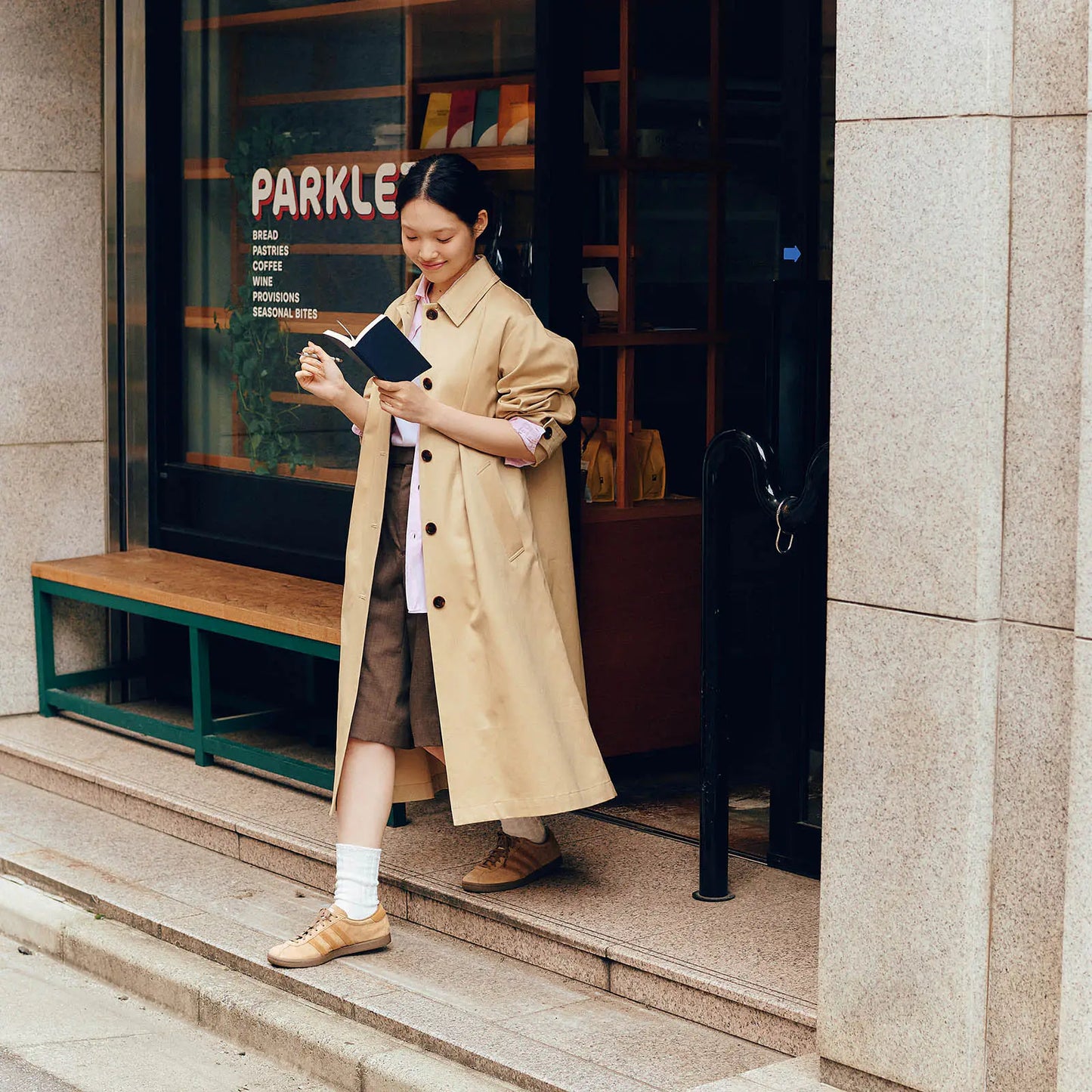 Weeks MEGA, Hobonichi Techo 2026 Sneaker: Indigo Black Weeks Mega Softcover Book / Weekly Horizontal / Jan start / Mon start - English Edition