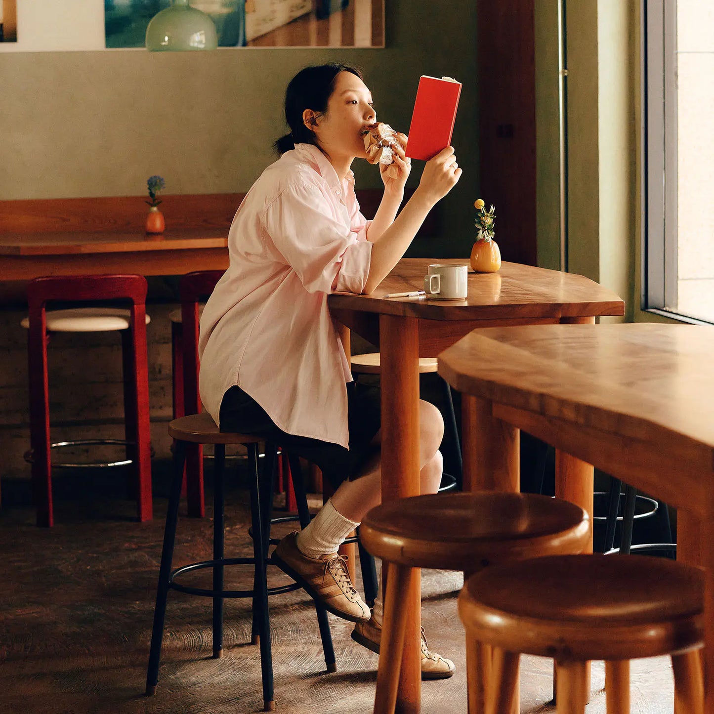 Weeks MEGA, Hobonichi Techo 2026 Sneaker: Tomato Red Weeks Mega Softcover Book / Weekly Horizontal / Jan start / Mon start - English Edition