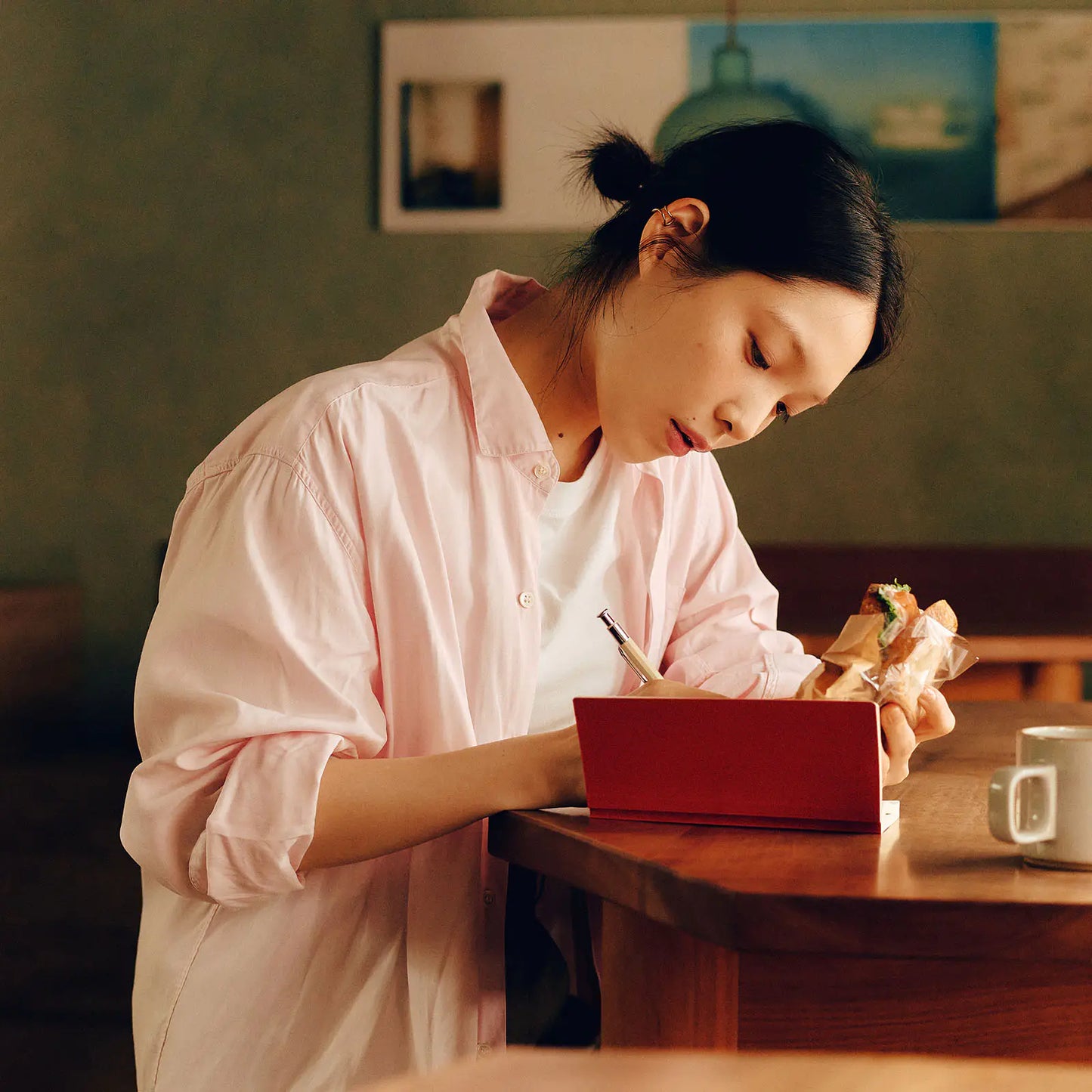 Weeks MEGA, Hobonichi Techo 2026 Sneaker: Tomato Red Weeks Mega Softcover Book / Weekly Horizontal / Jan start / Mon start - English Edition