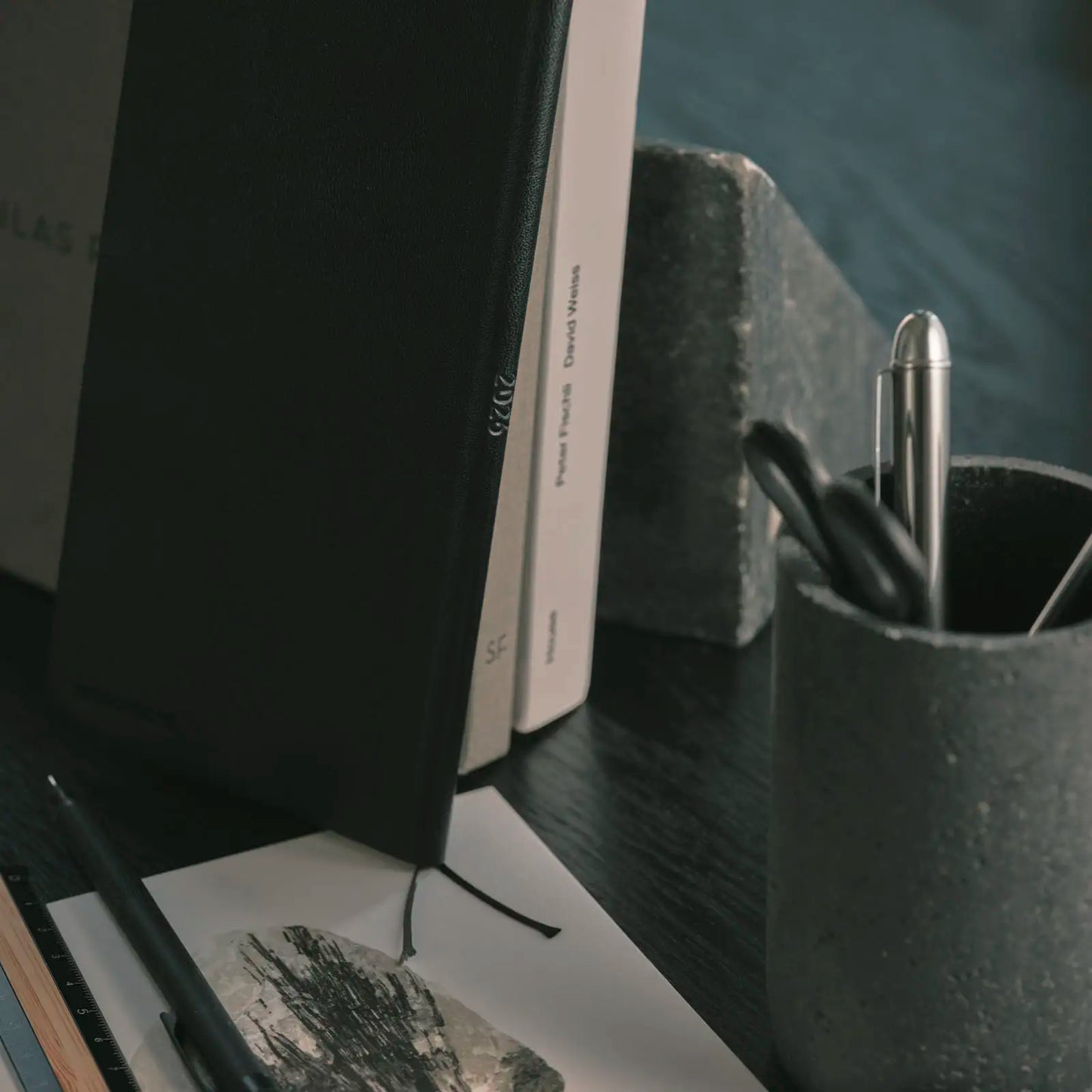 Hobonichi Techo 2026 White Line: Black Weeks Softcover Book / Weekly Horizontal / Jan start / Mon start - English Edition