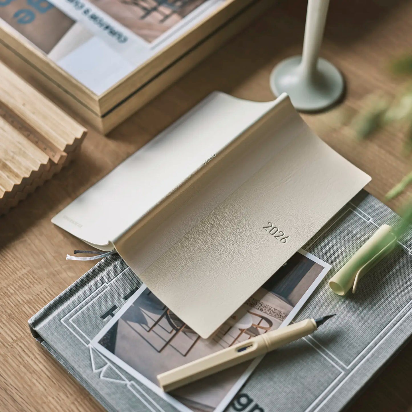 Hobonichi Techo 2026 White Line: Ivory Weeks Softcover Book / Weekly Horizontal / Jan start / Mon start - English Edition