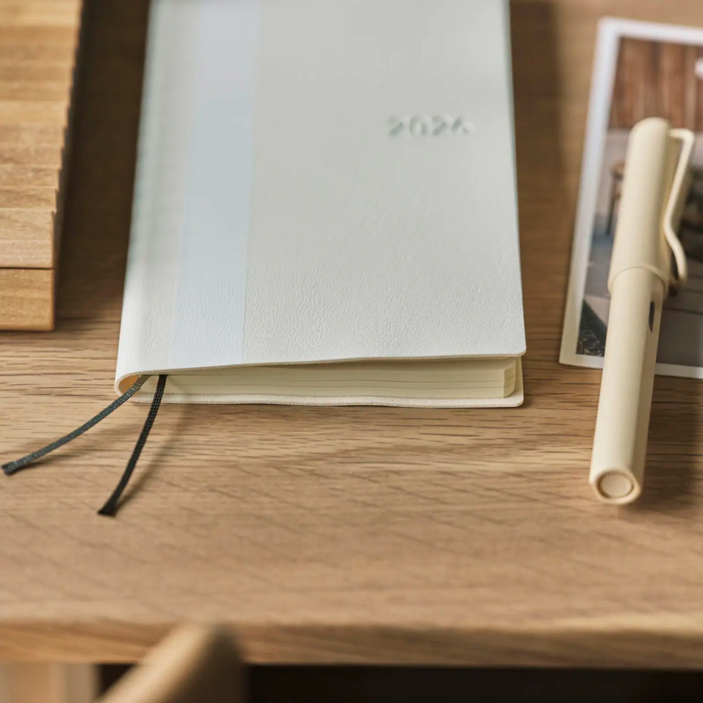 Hobonichi Techo 2026 White Line: Ivory Weeks Softcover Book / Weekly Horizontal / Jan start / Mon start - English Edition