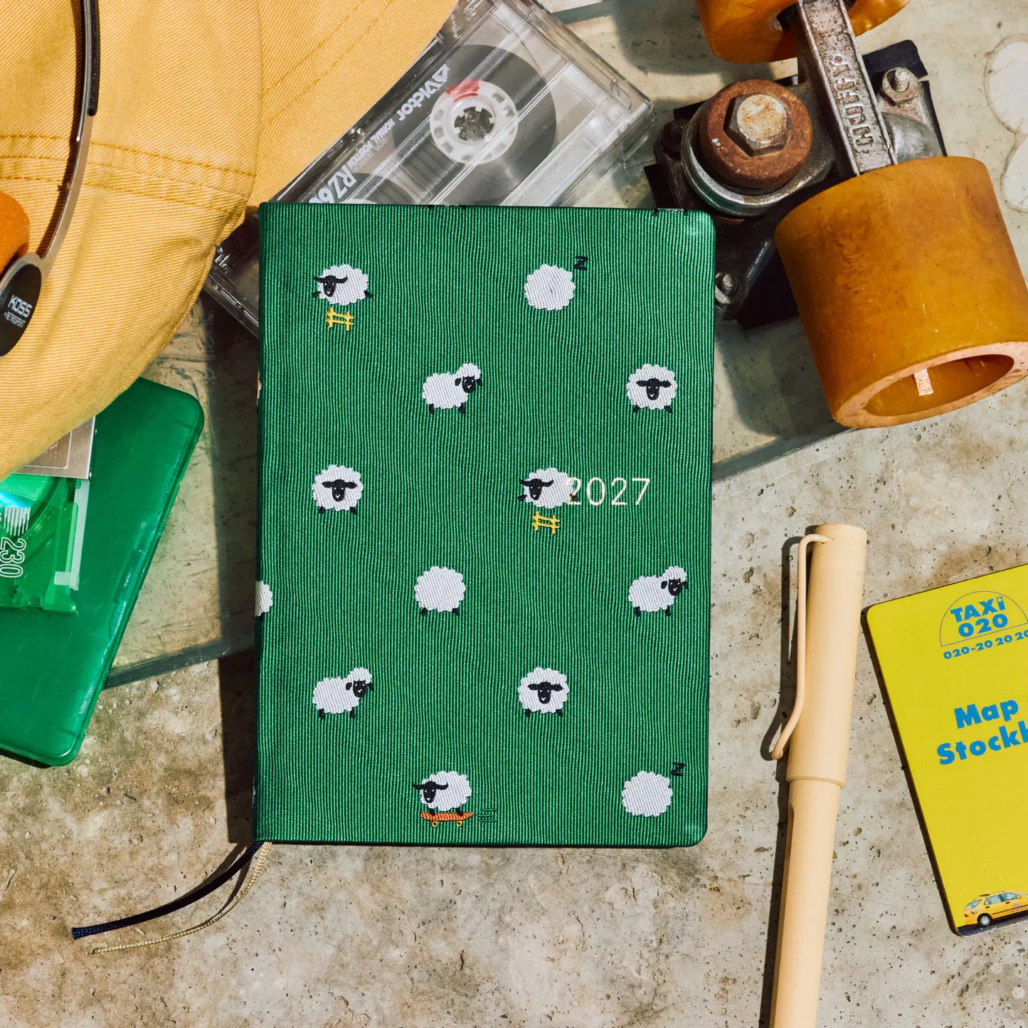 Hobonichi Techo 2027 Bow & Tie: Sheep Sheep Sheep HON / A6 Size / Daily / Jan start / Mon start - English Edition