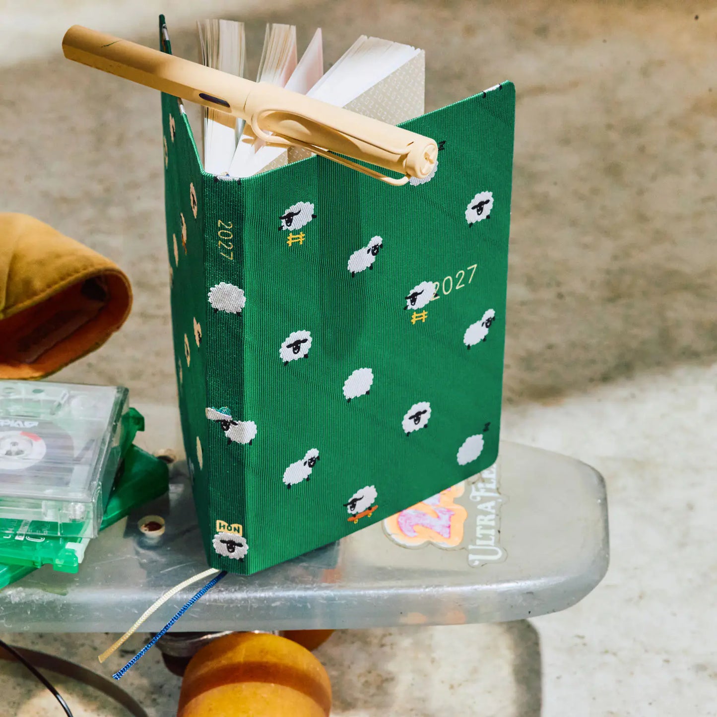 Hobonichi Techo 2027 Bow & Tie: Sheep Sheep Sheep HON / A6 Size / Daily / Jan start / Mon start - English Edition