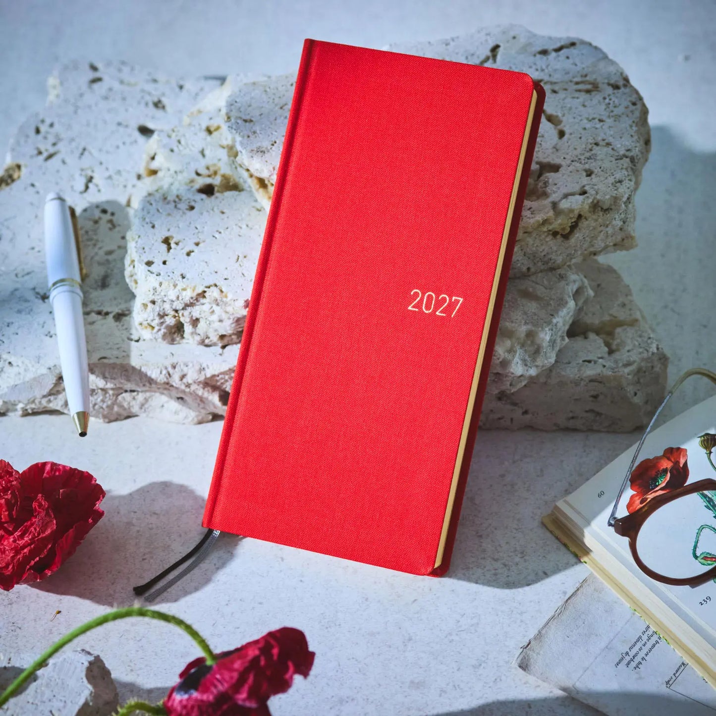 Weeks MEGA, Hobonichi Techo 2027 Colors: Poppy Red Weeks Mega Hardcover Book / Weekly Horizontal / Jan start / Mon start - English Edition