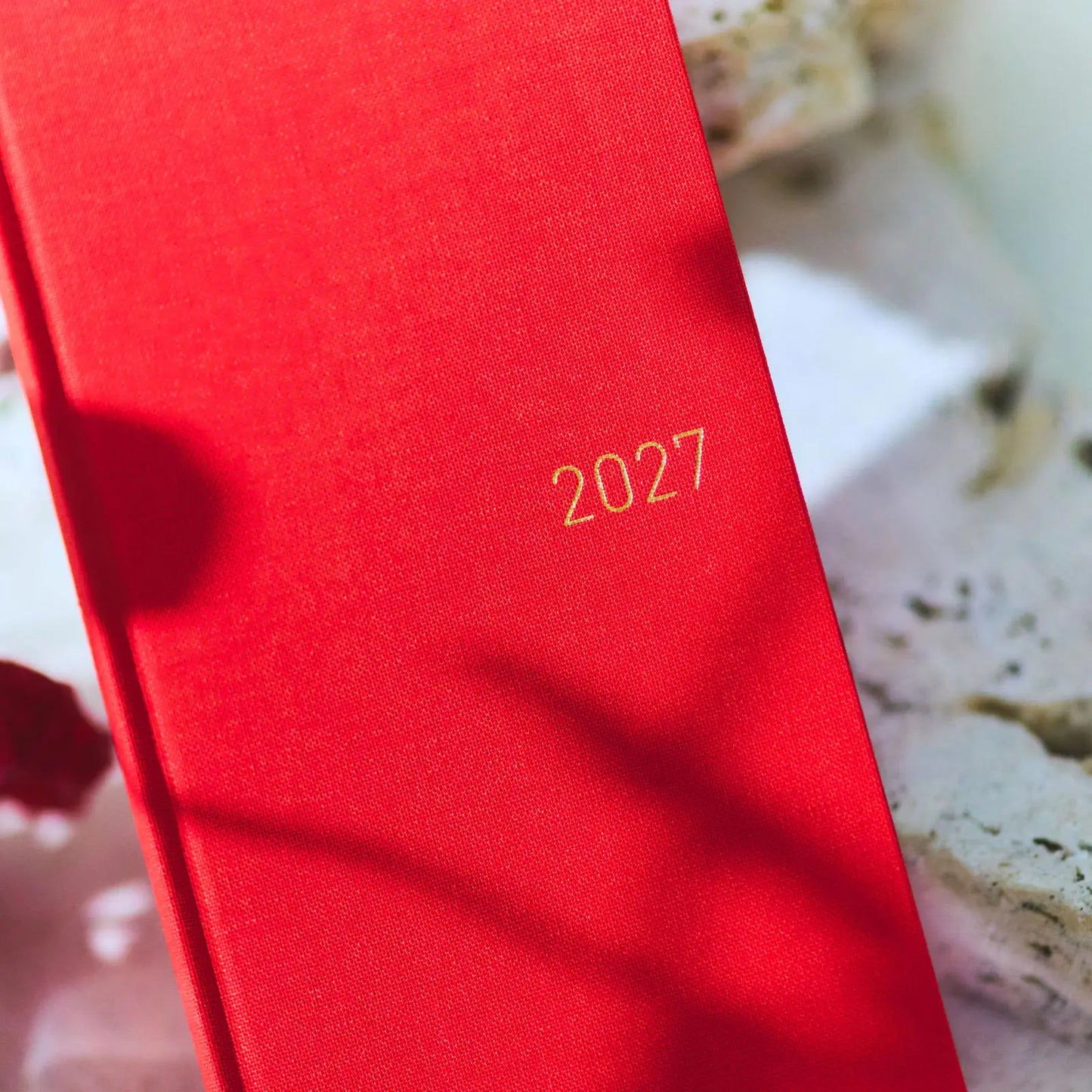 Weeks MEGA, Hobonichi Techo 2027 Colors: Poppy Red Weeks Mega Hardcover Book / Weekly Horizontal / Jan start / Mon start - English Edition