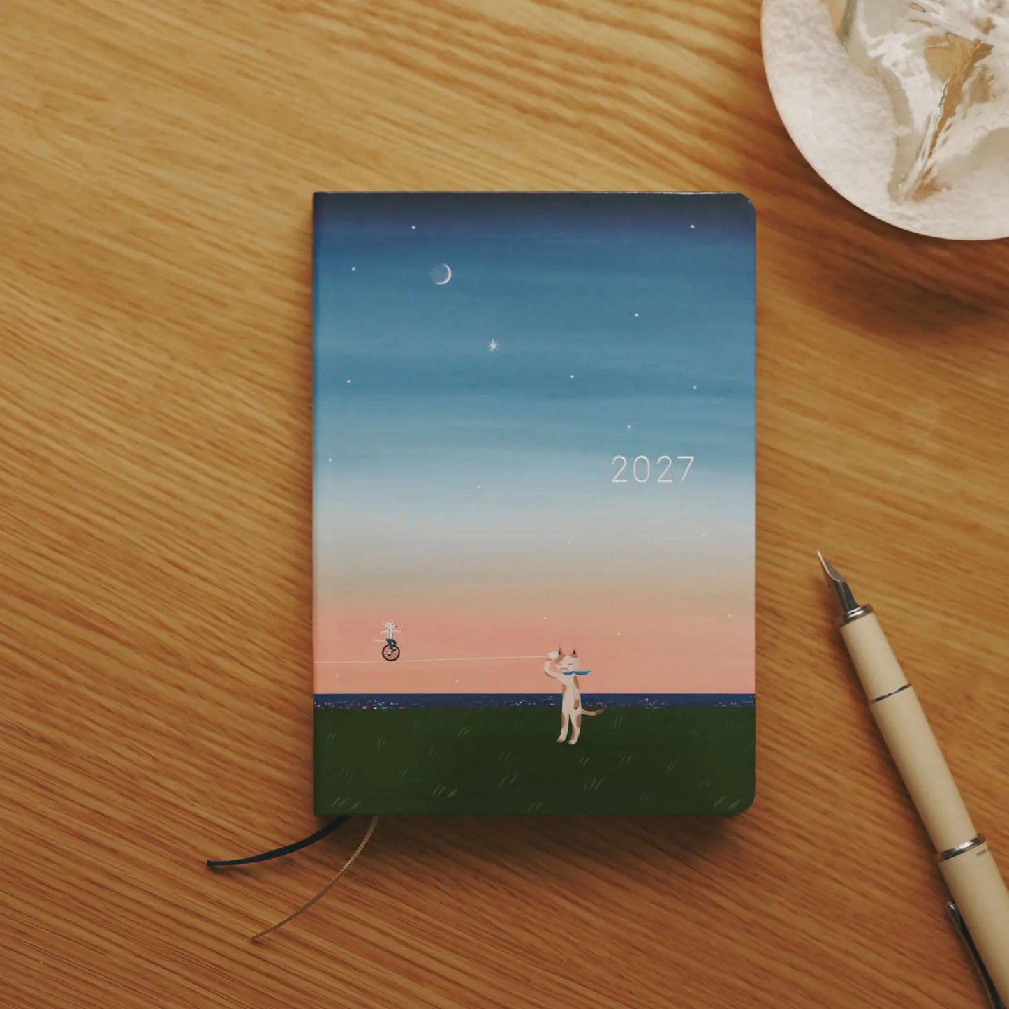 Hobonichi Techo 2027 Hiroko Kubota: String Telephone Until the Moon is Full HON / A6 Size / Daily / Jan start / Mon start - English Edition