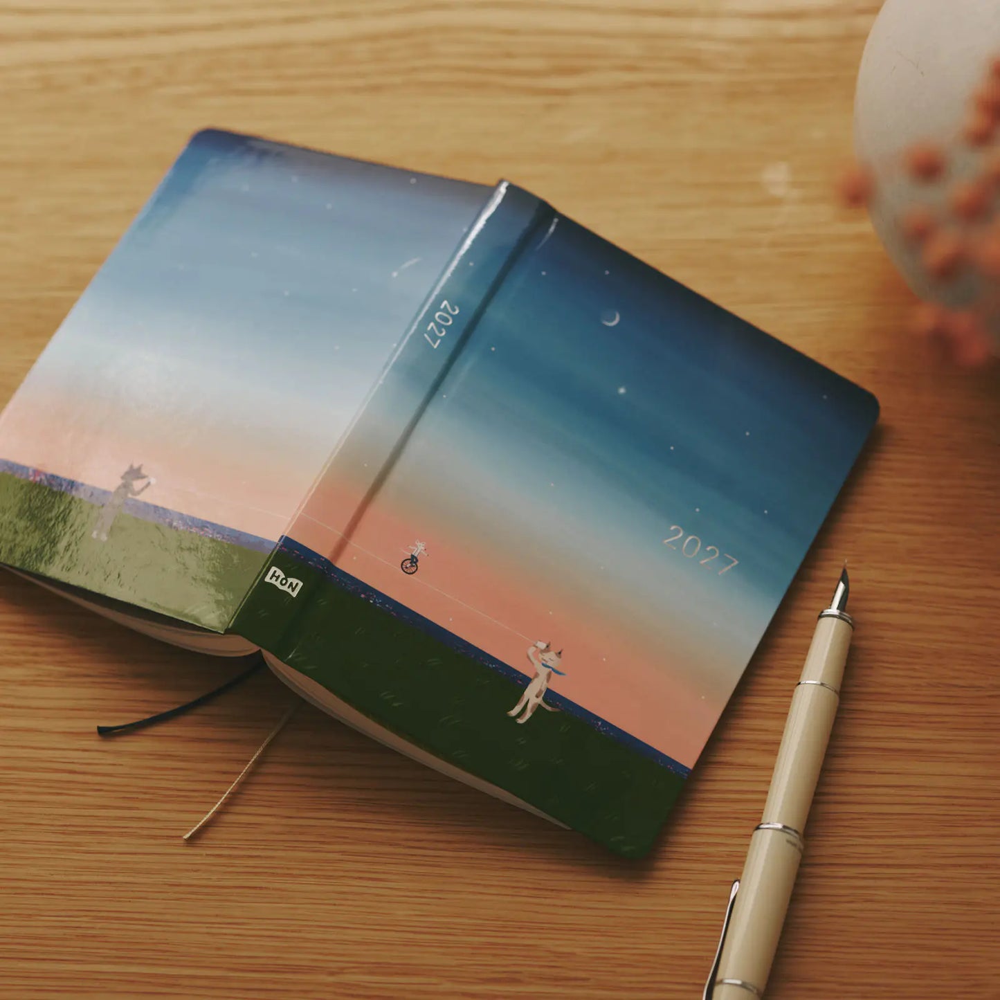 Hobonichi Techo 2027 Hiroko Kubota: String Telephone Until the Moon is Full HON / A6 Size / Daily / Jan start / Mon start - English Edition