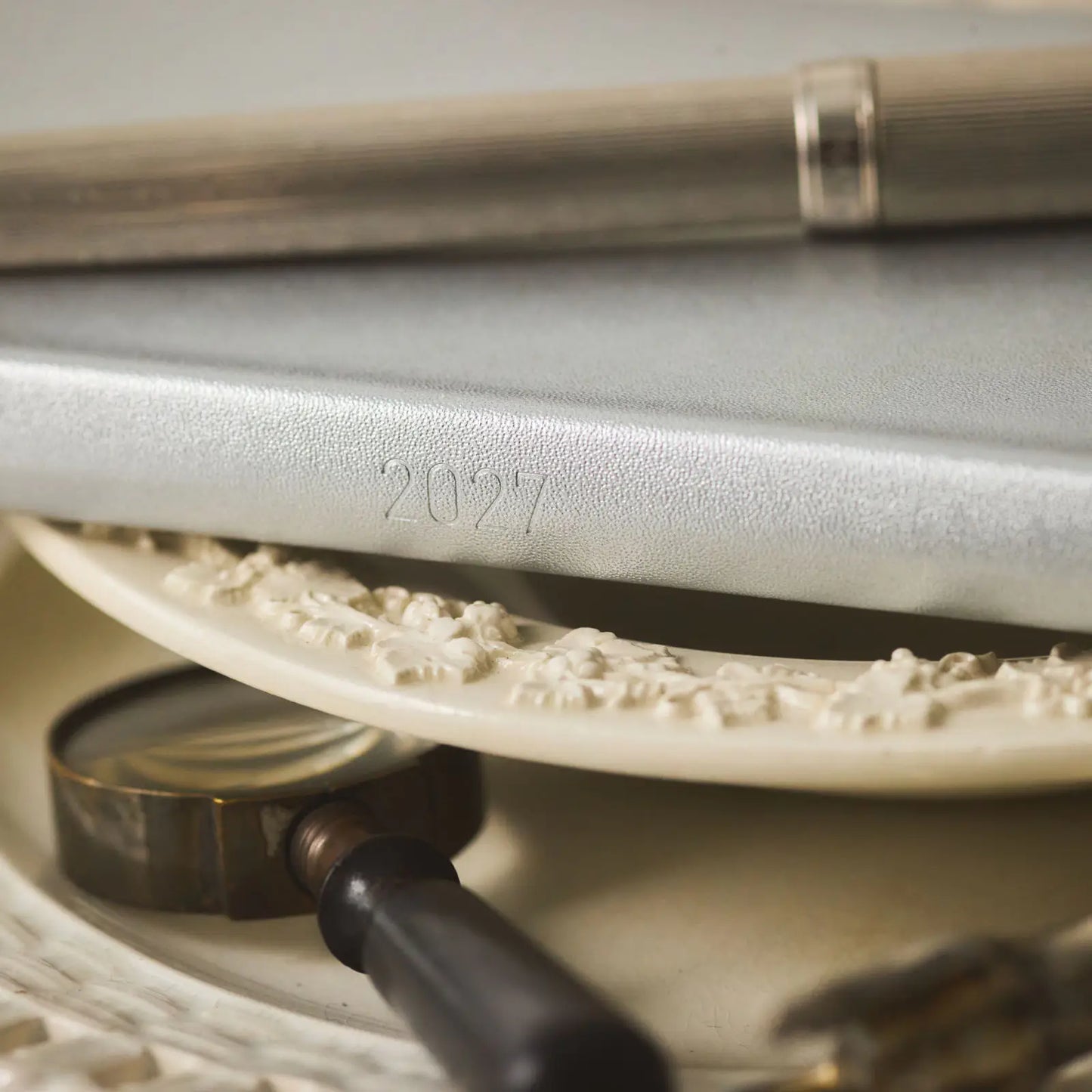 Hobonichi Techo 2027 Leather: Noble Silver Weeks Hardcover Book / Weekly Horizontal / Jan start / Mon start - English Edition