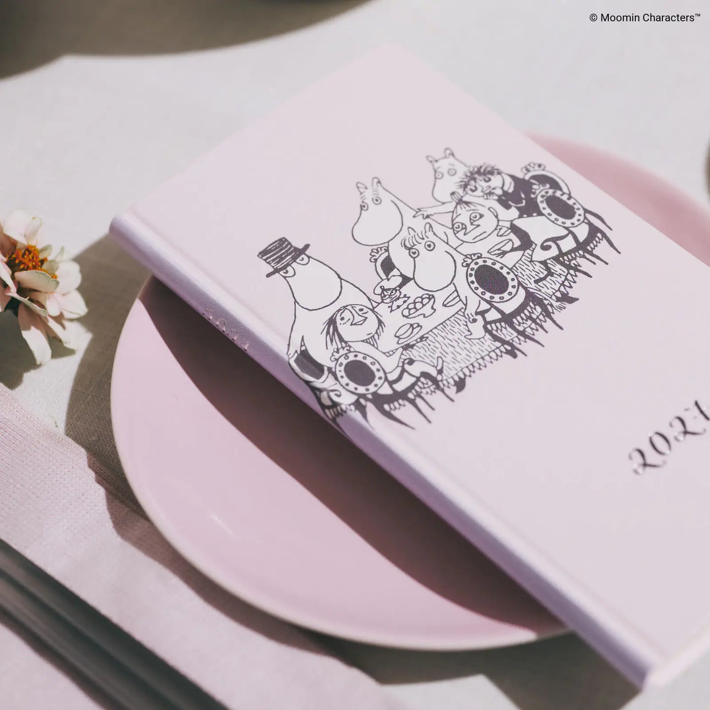 Hobonichi Techo 2027 Moomin: At the Table Weeks Hardcover Book / Weekly Horizontal / Jan start / Mon start - English Edition