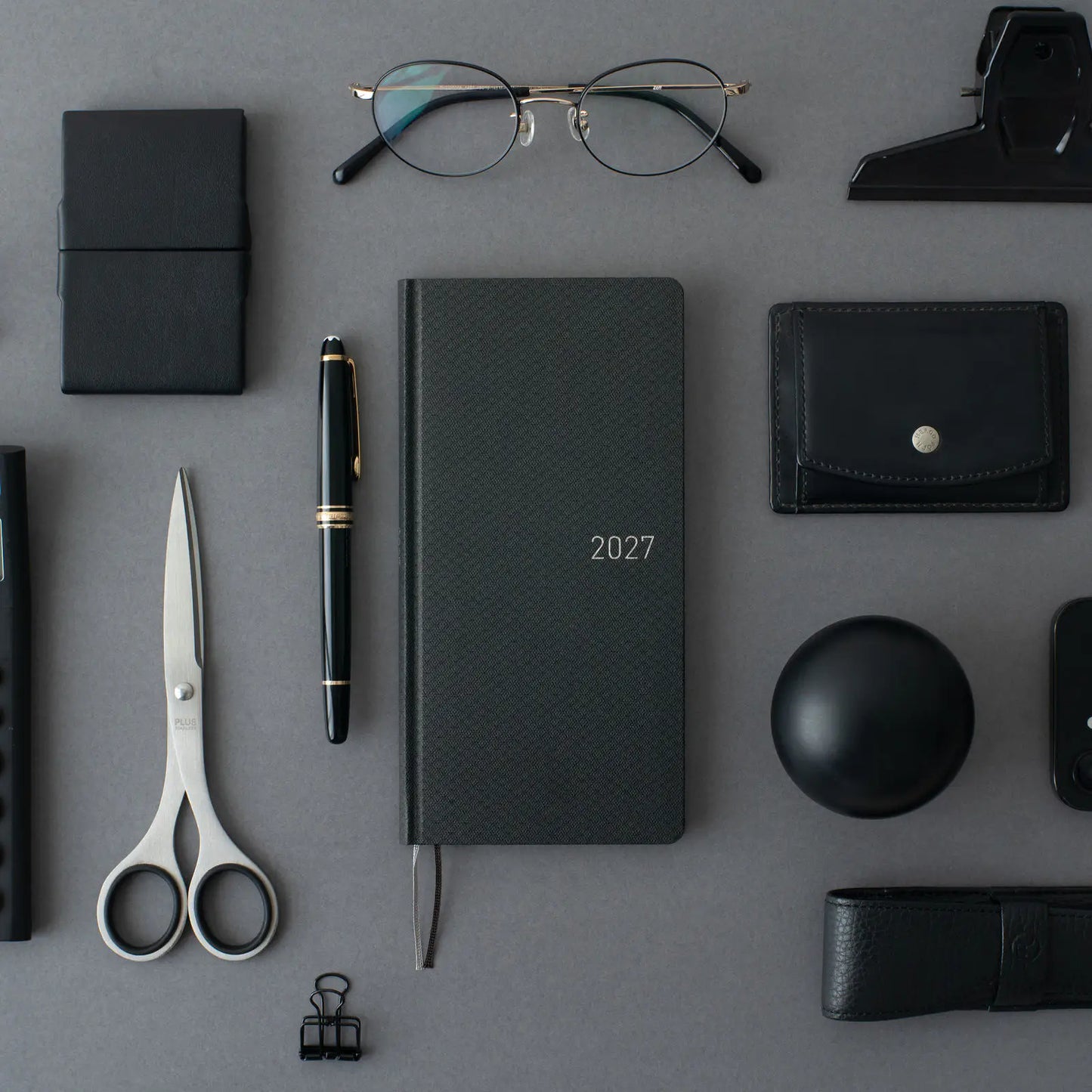 Hobonichi Techo 2027 Paper Series: Black Argyle Weeks Hardcover Book / Weekly Horizontal / Jan start / Mon start - English Edition