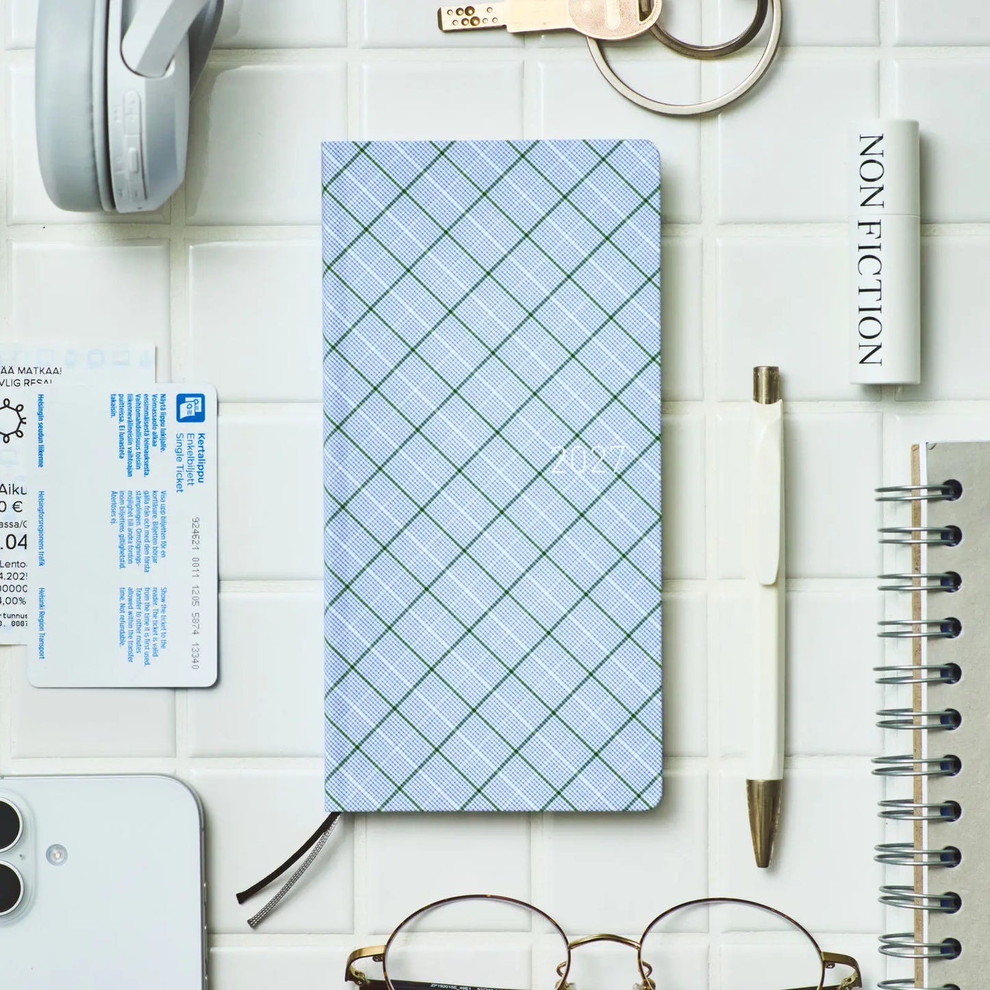 Hobonichi Techo 2027 Shirt Fabric: Graph Plaid Weeks Hardcover Book / Weekly Horizontal / Jan start / Mon start - English Edition