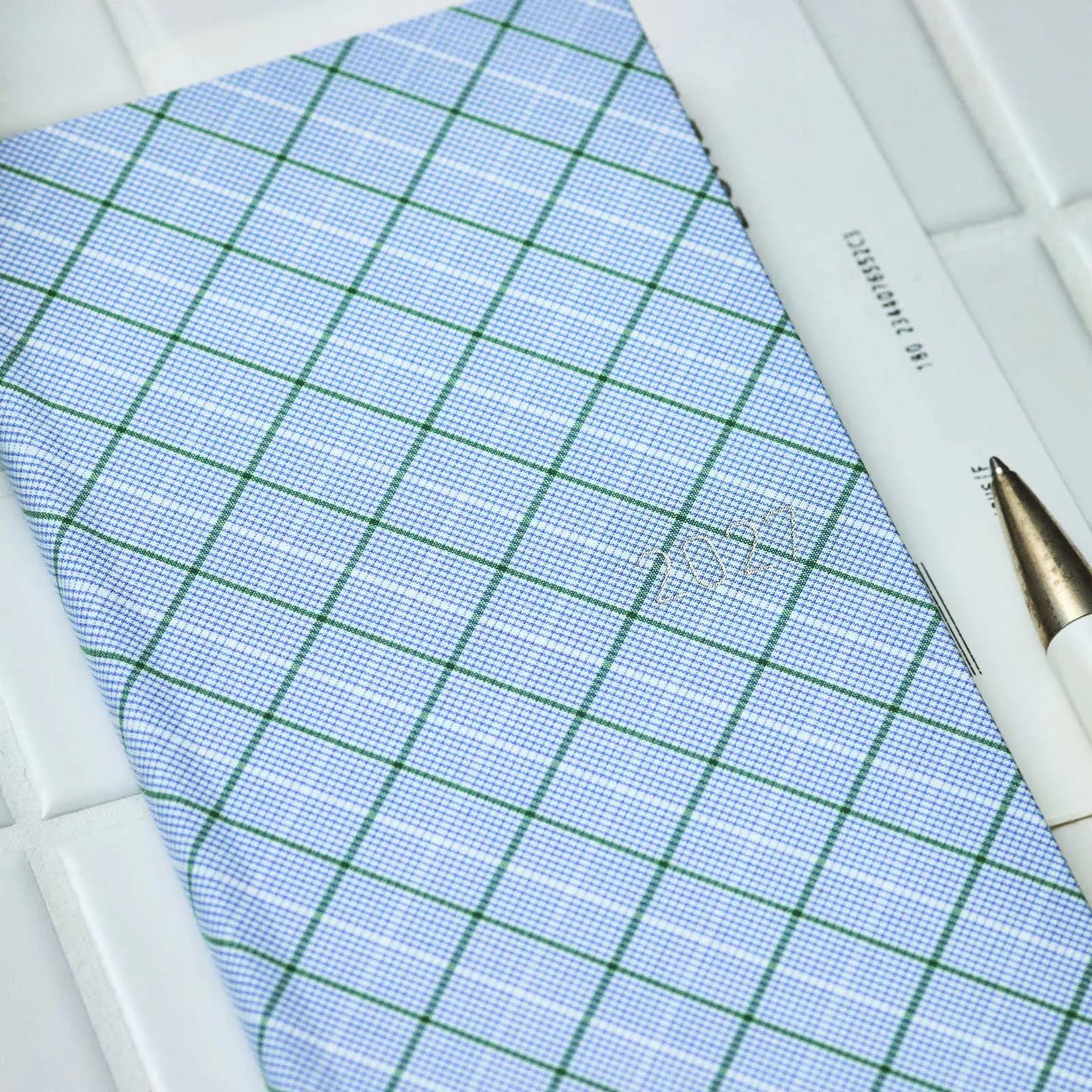 Hobonichi Techo 2027 Shirt Fabric: Graph Plaid Weeks Hardcover Book / Weekly Horizontal / Jan start / Mon start - English Edition