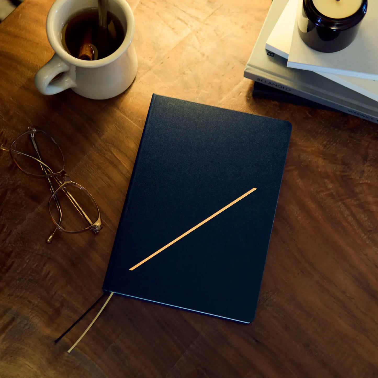 Hobonichi Techo 2027 : Slash (Navy) HON / A5 Size / Daily / Jan start / Mon start - English Edition