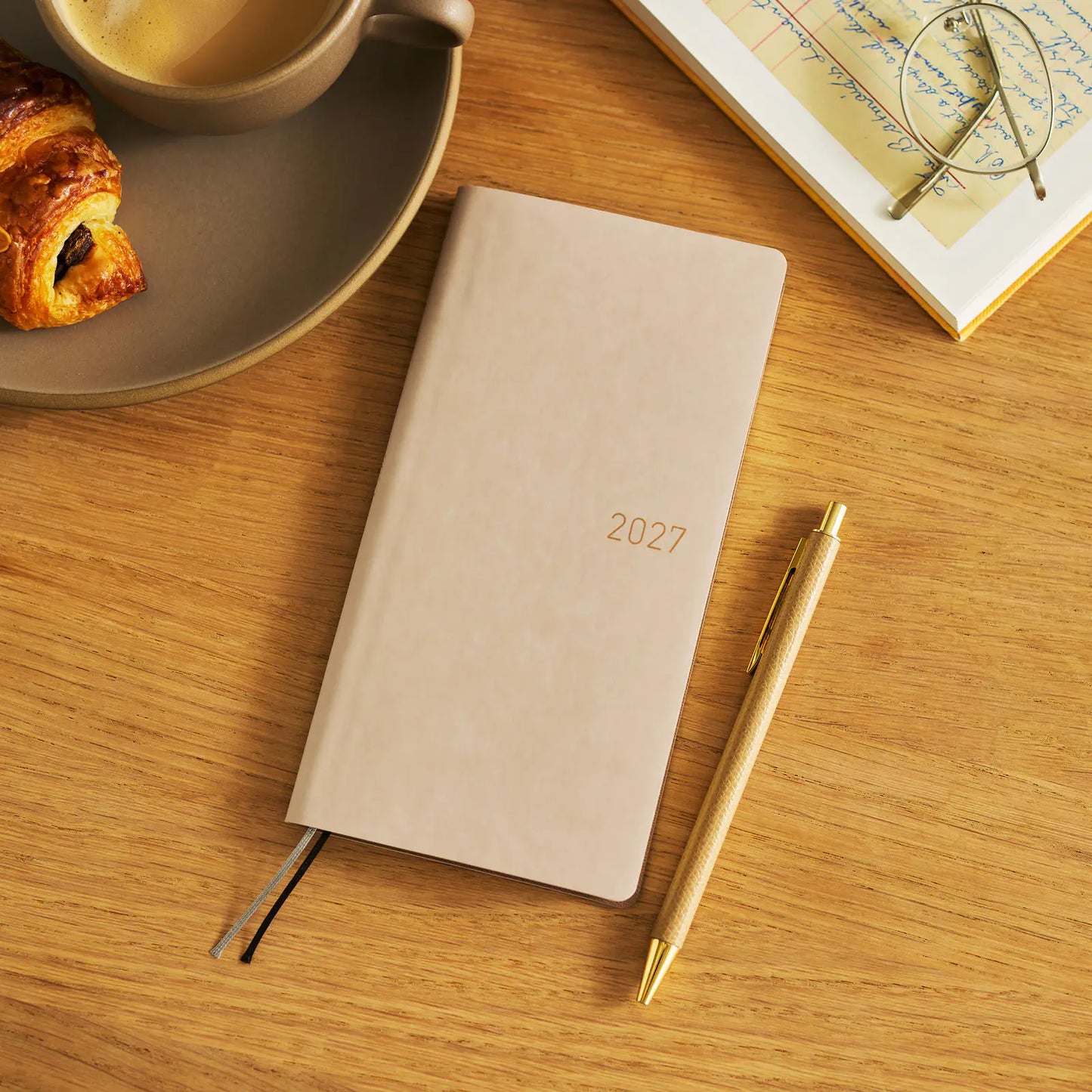 Hobonichi Techo 2027 Smooth: Café au Lait Weeks Softcover Book / Weekly Horizontal / Jan start / Mon start - English Edition