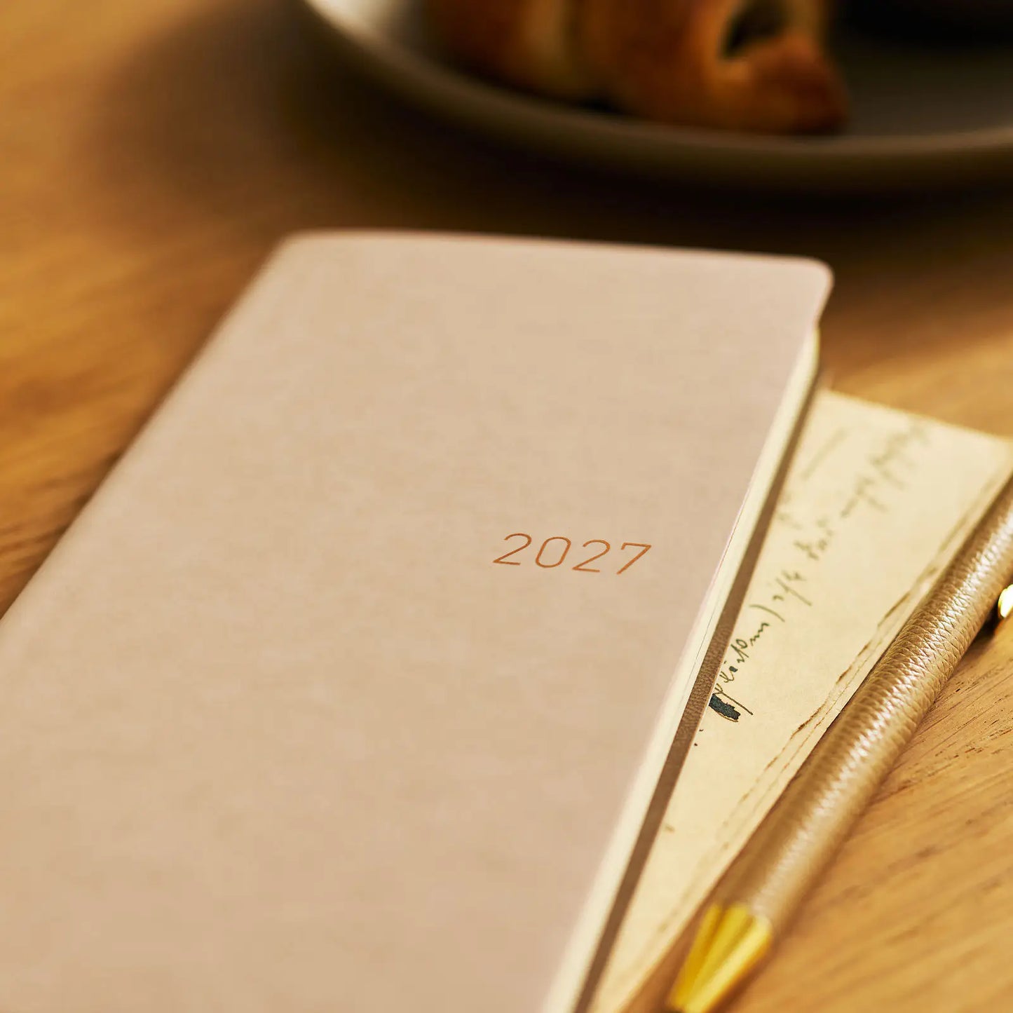 Hobonichi Techo 2027 Smooth: Café au Lait Weeks Softcover Book / Weekly Horizontal / Jan start / Mon start - English Edition