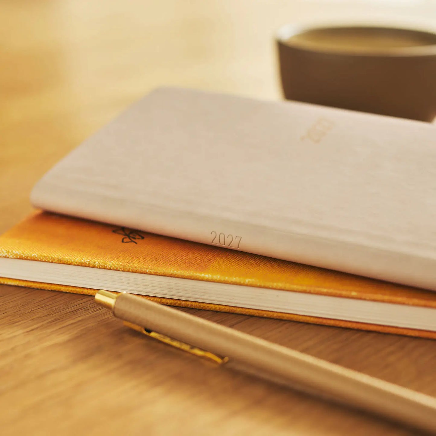 Hobonichi Techo 2027 Smooth: Café au Lait Weeks Softcover Book / Weekly Horizontal / Jan start / Mon start - English Edition