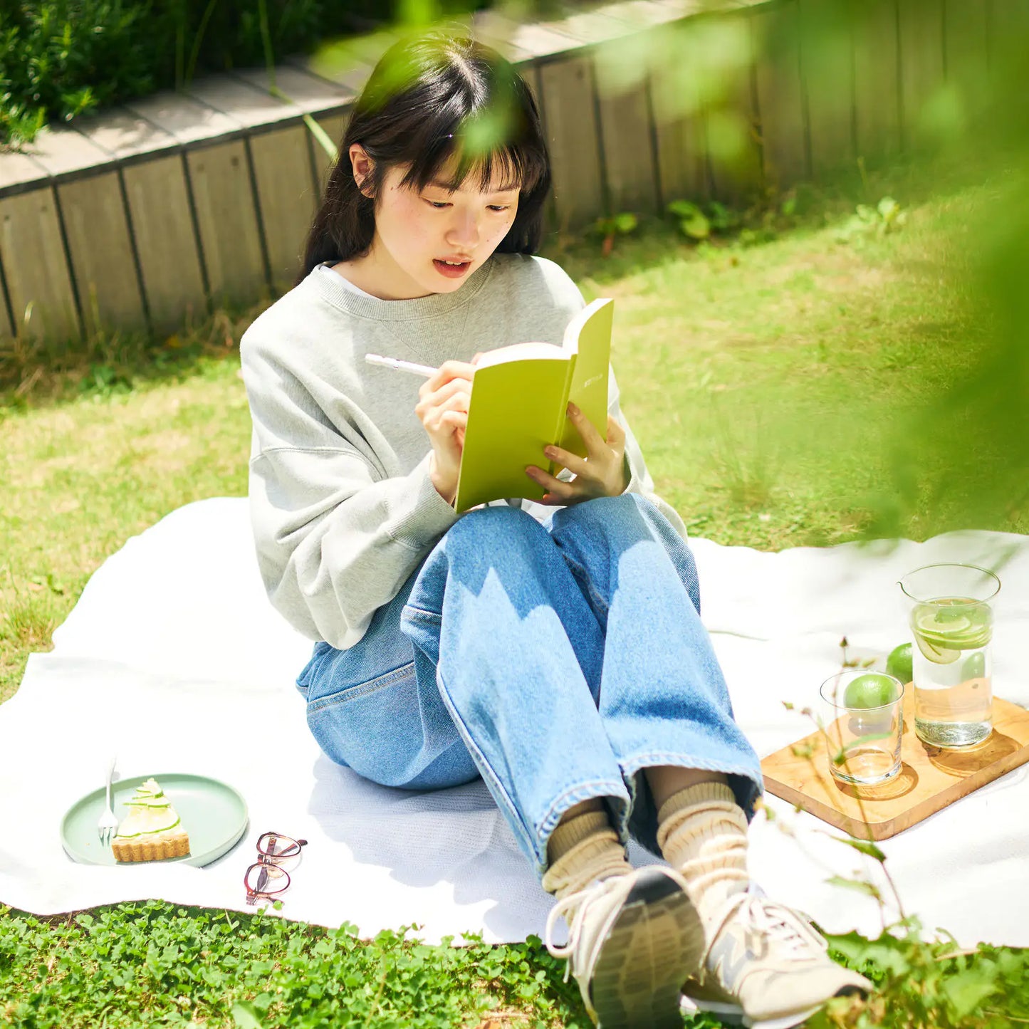 Weeks MEGA, Hobonichi Techo 2027 Sneaker: Lime Green Weeks Mega Softcover Book / Weekly Horizontal / Jan start / Mon start - English Edition