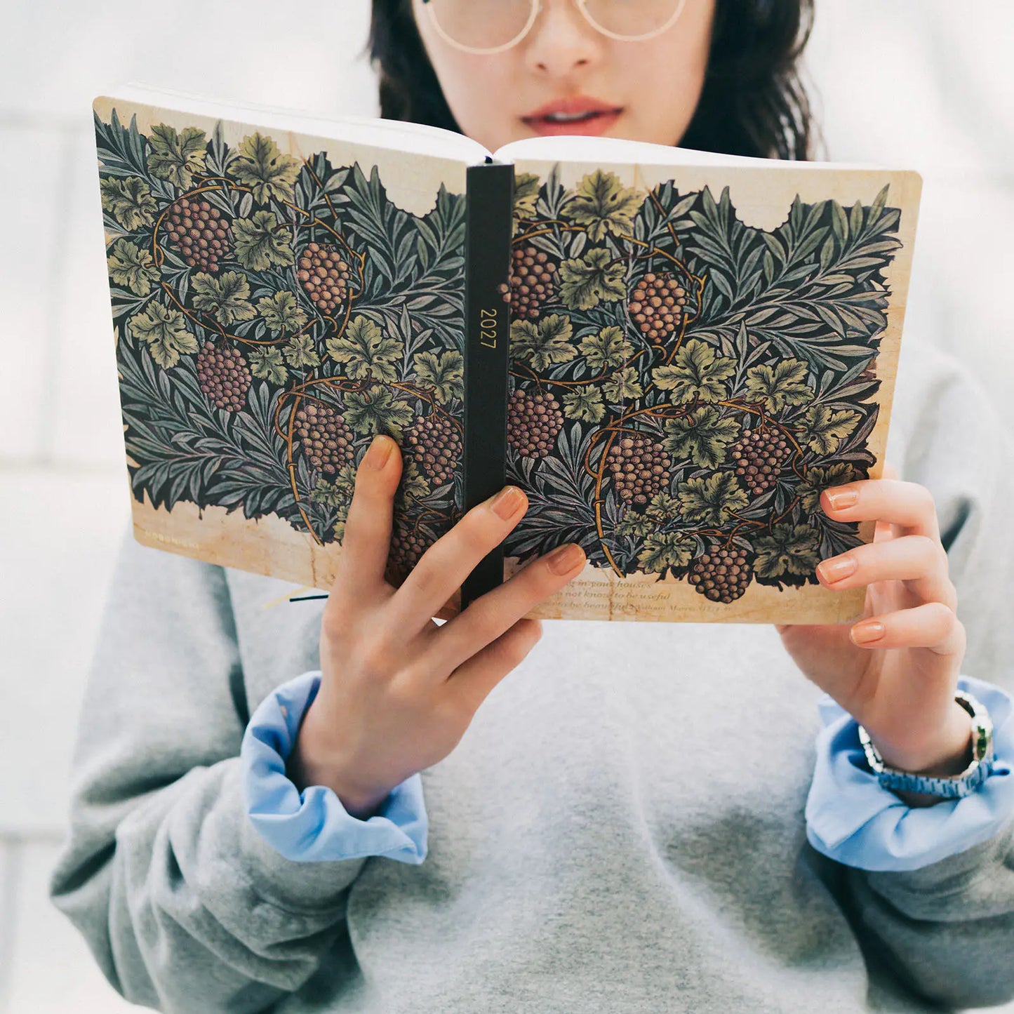 Hobonichi Techo 2027 V&A Series: Vine HON / A5 Size / Daily / Jan start / Mon start - English Edition