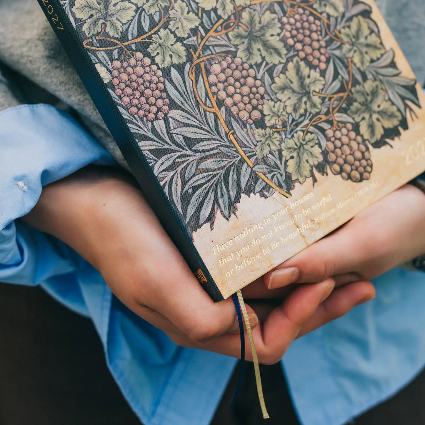 Hobonichi Techo 2027 V&A Series: Vine HON / A5 Size / Daily / Jan start / Mon start - English Edition