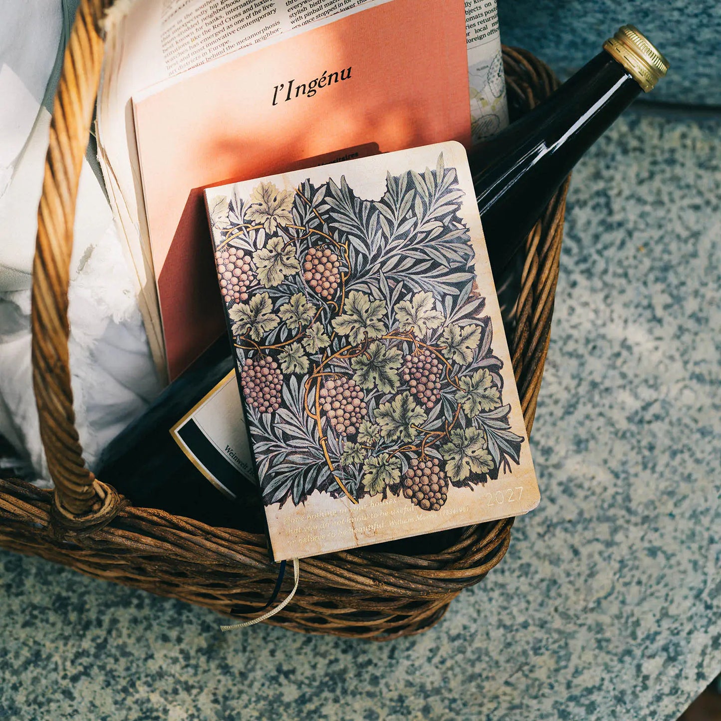 Hobonichi Techo 2027 V&A Series: Vine HON / A6 Size / Daily / Jan start / Mon start - English Edition