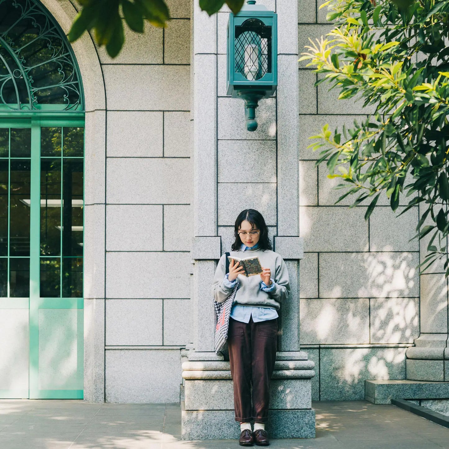 Hobonichi Techo 2027 V&A Series: Vine HON / A6 Size / Daily / Jan start / Mon start - English Edition