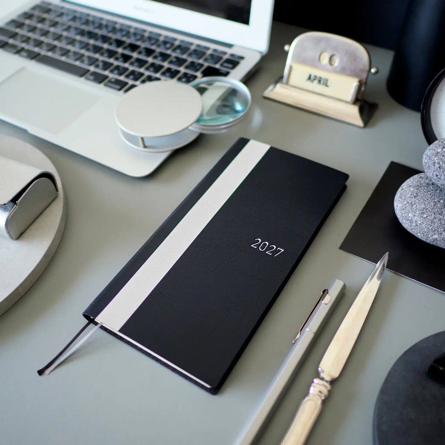 Hobonichi Techo 2027 White Line: Black Weeks Softcover Book / Weekly Horizontal / Jan start / Mon start - English Edition