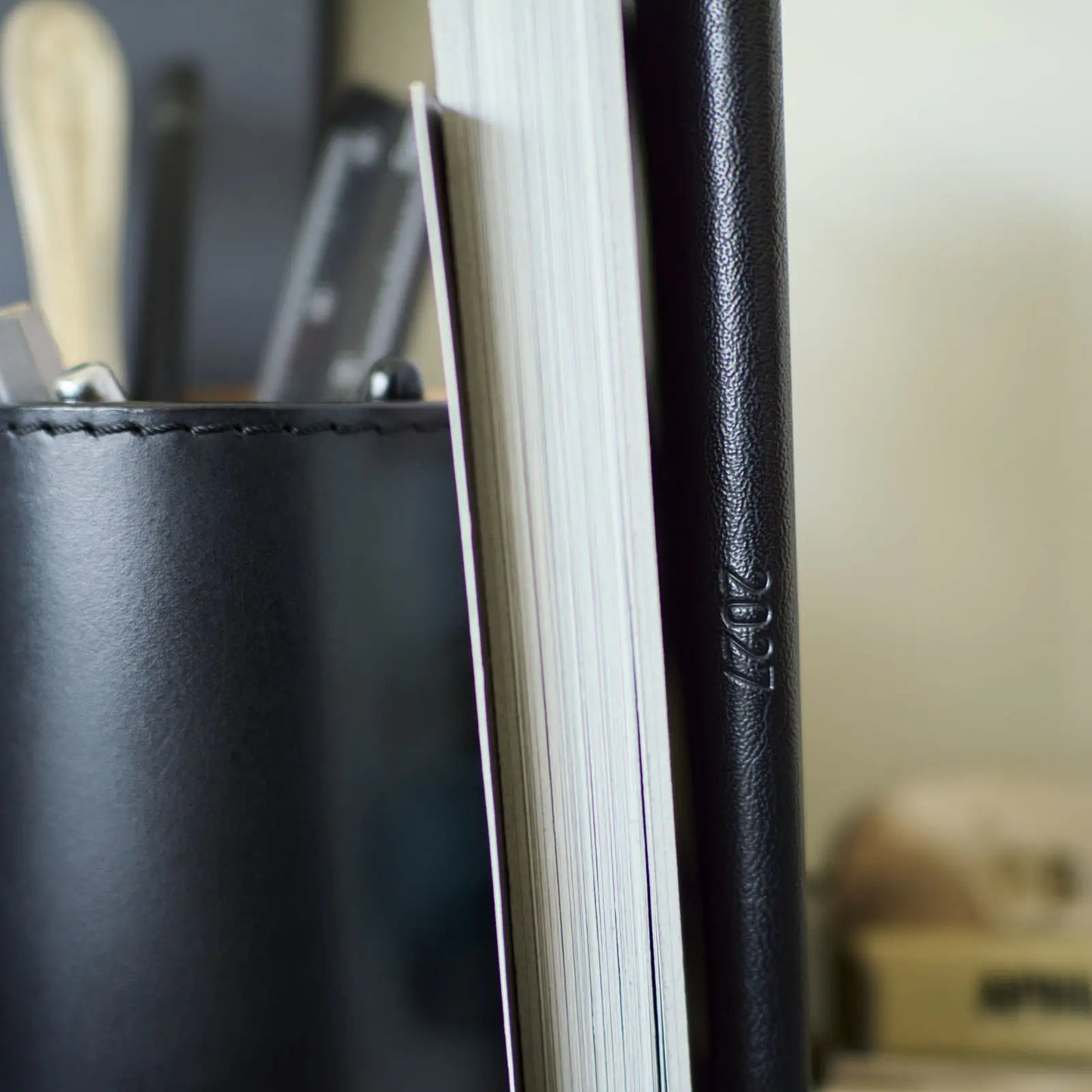 Hobonichi Techo 2027 White Line: Black Weeks Softcover Book / Weekly Horizontal / Jan start / Mon start - English Edition