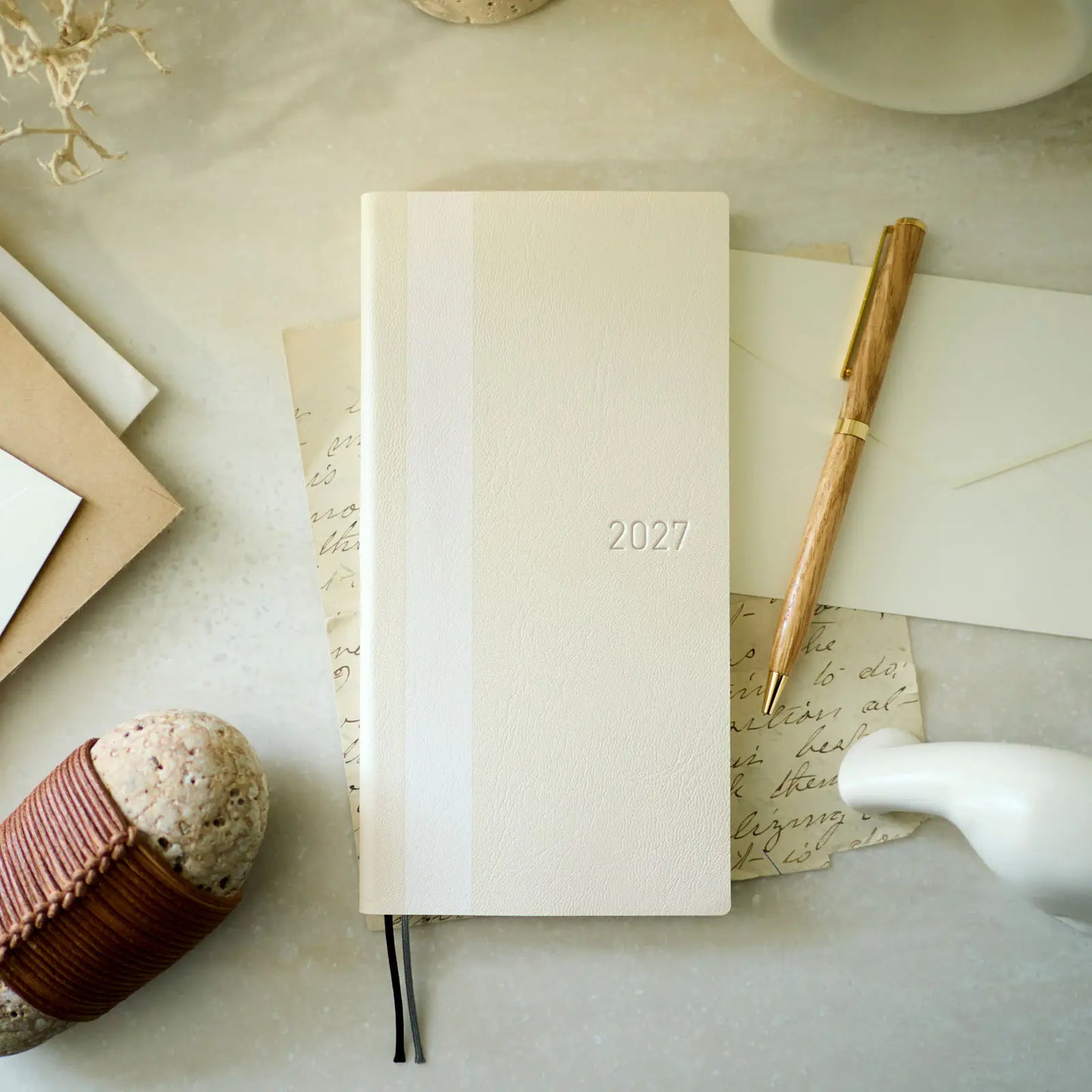 Hobonichi Techo 2027 White Line: Ivory Weeks Softcover Book / Weekly Horizontal / Jan start / Mon start - English Edition