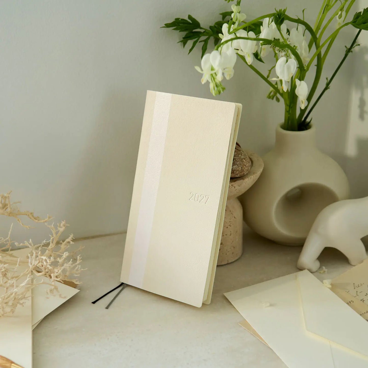 Hobonichi Techo 2027 White Line: Ivory Weeks Softcover Book / Weekly Horizontal / Jan start / Mon start - English Edition