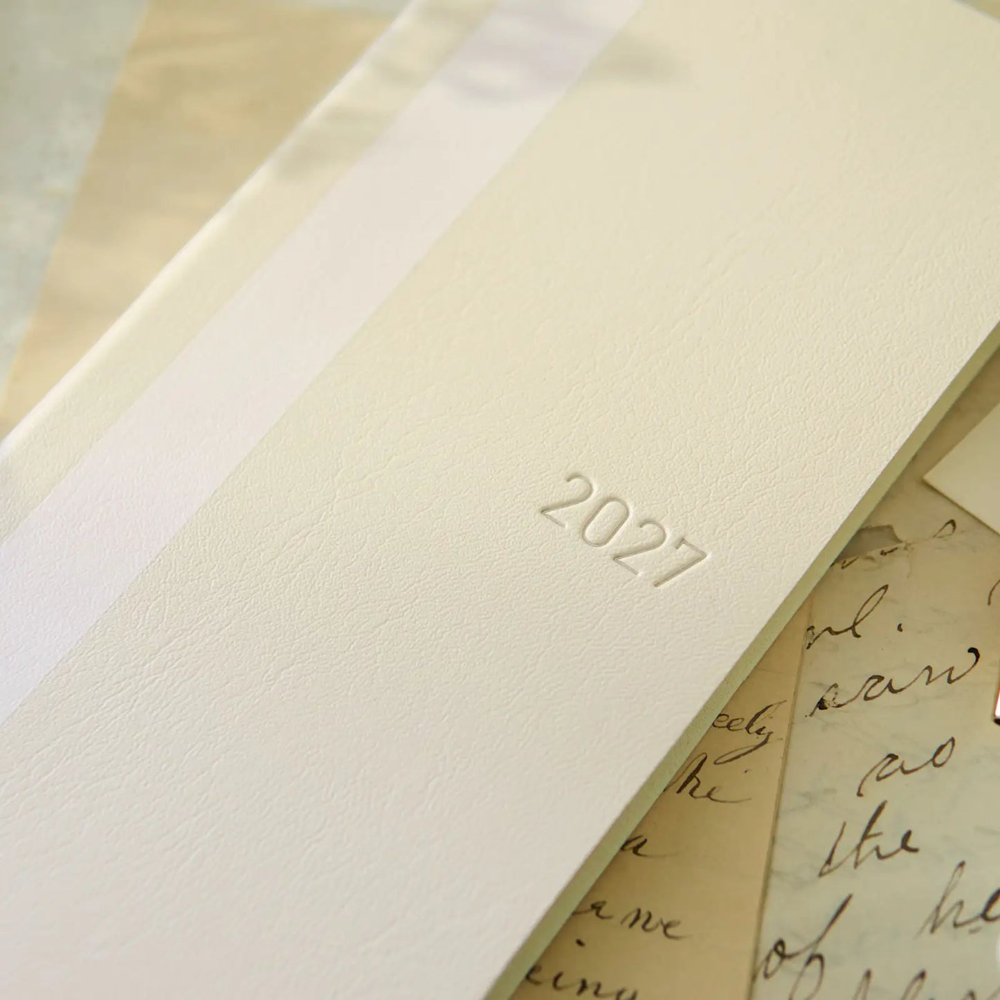 Hobonichi Techo 2027 White Line: Ivory Weeks Softcover Book / Weekly Horizontal / Jan start / Mon start - English Edition