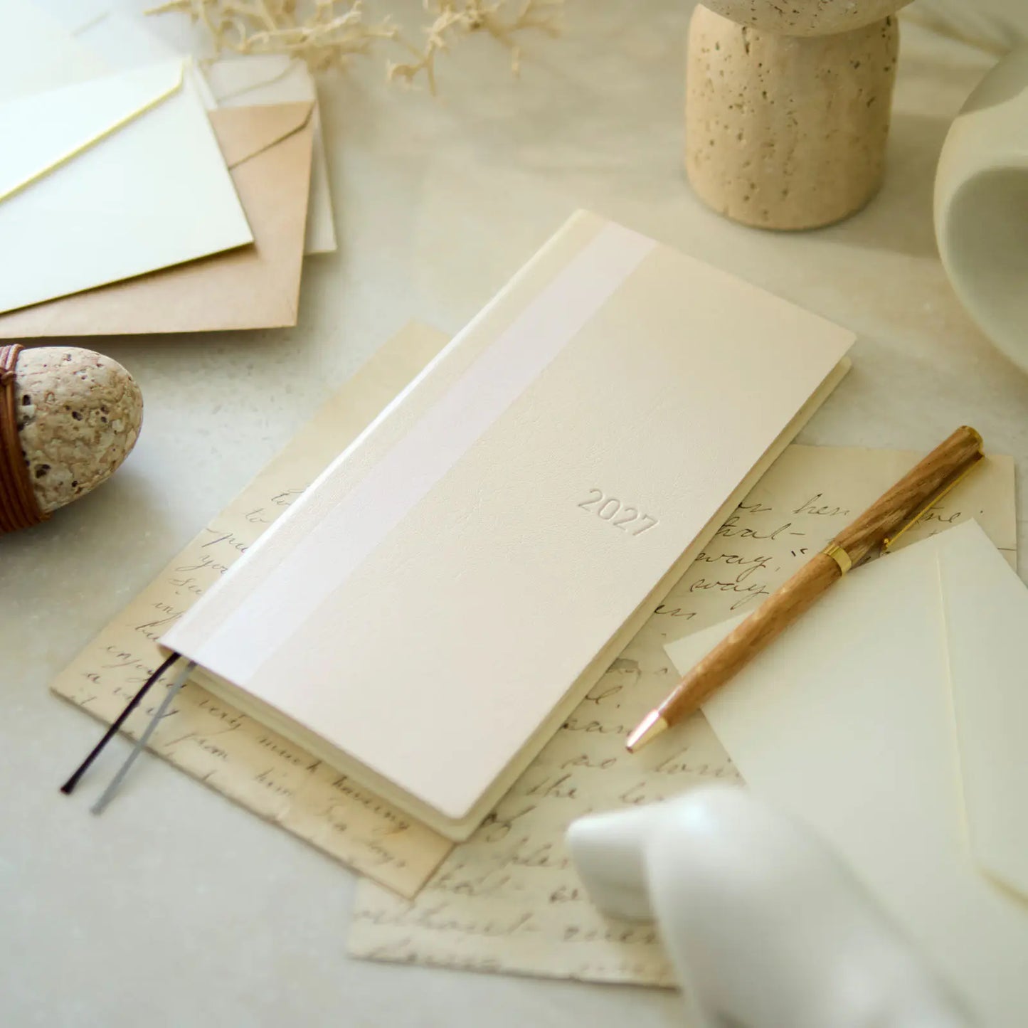 Hobonichi Techo 2027 White Line: Ivory Weeks Softcover Book / Weekly Horizontal / Jan start / Mon start - English Edition