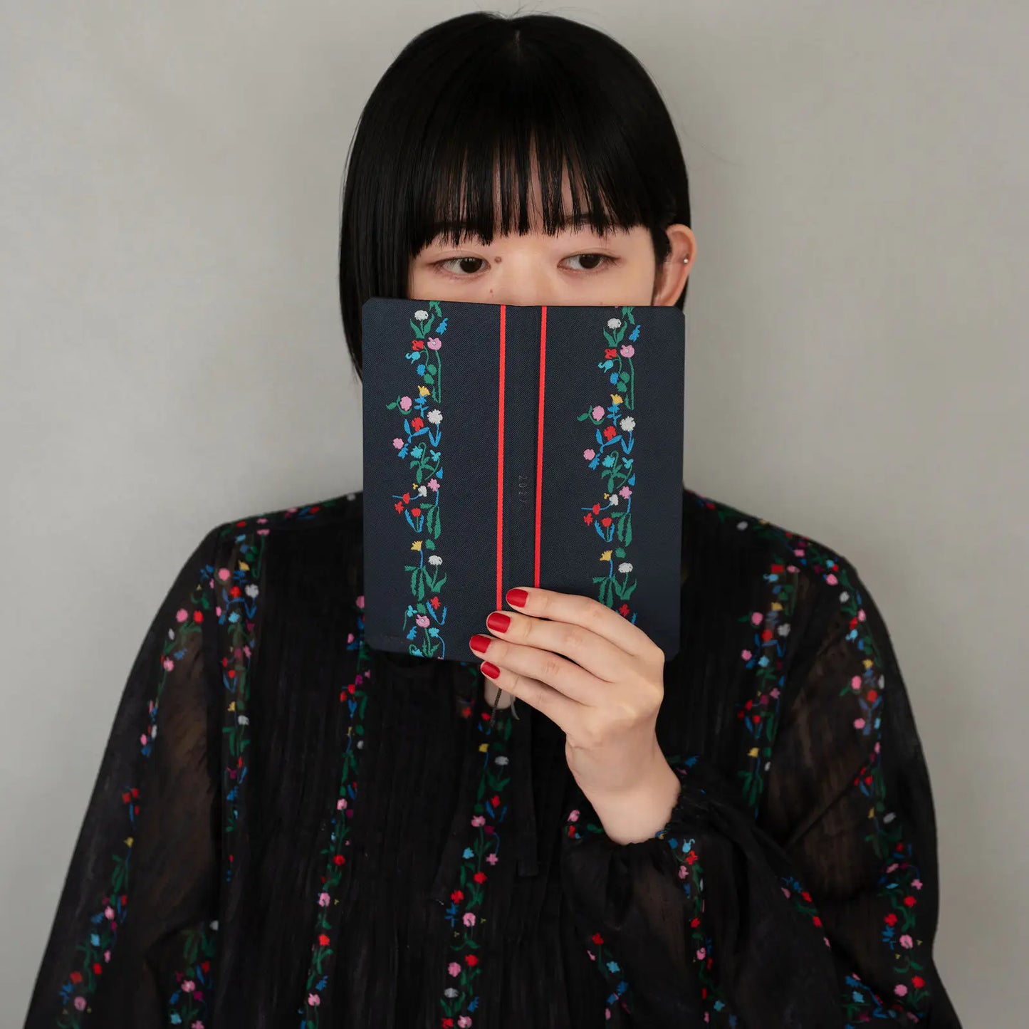 Hobonichi Techo 2027 Yoshie Watanabe: Petit Bloom Weeks Hardcover Book / Weekly Horizontal / Jan start / Mon start - English Edition