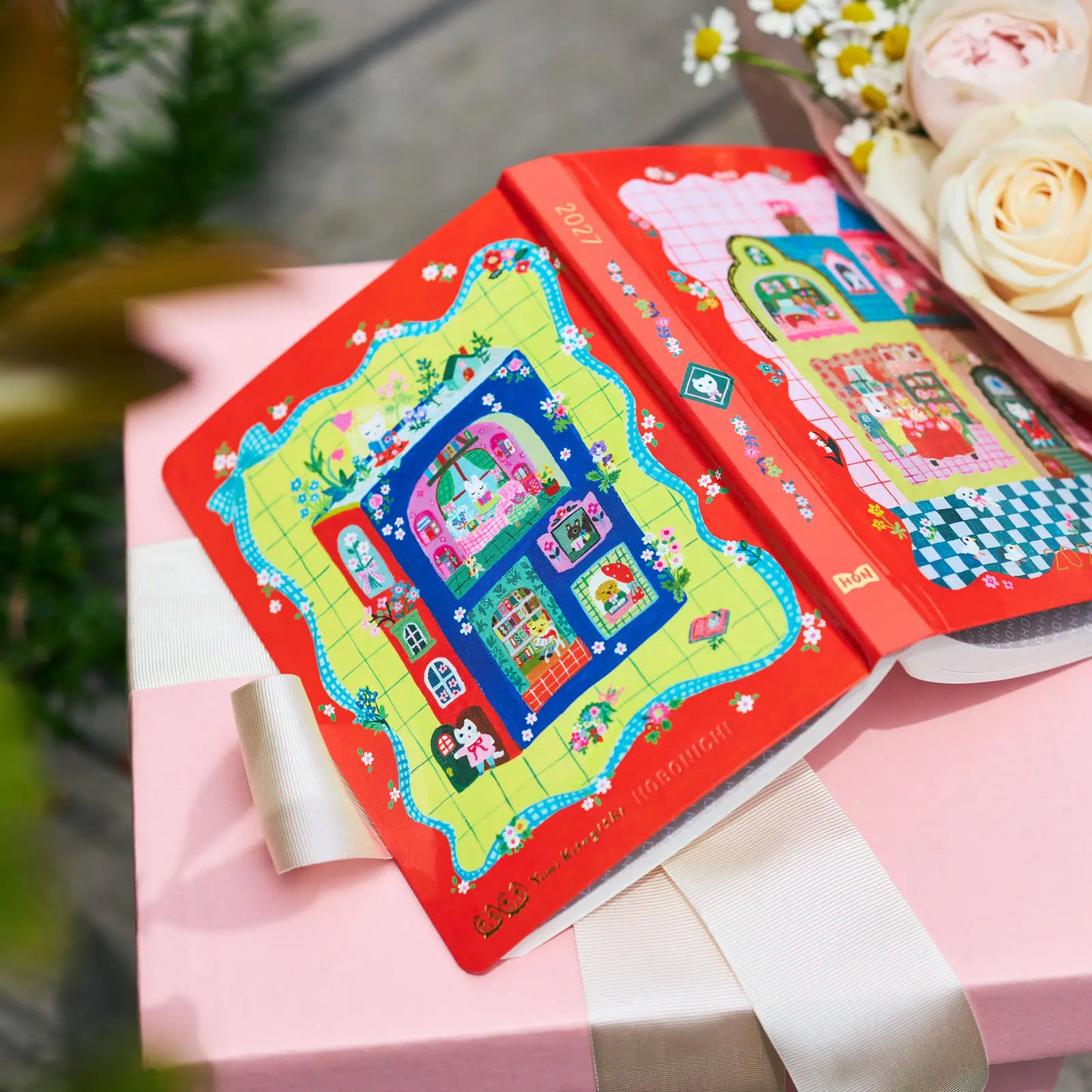 Hobonichi Techo 2027 Yumi Kitagishi: White Cat and Rabbit’s Tea Room HON / A6 Size / Daily / Jan start / Mon start - English Edition