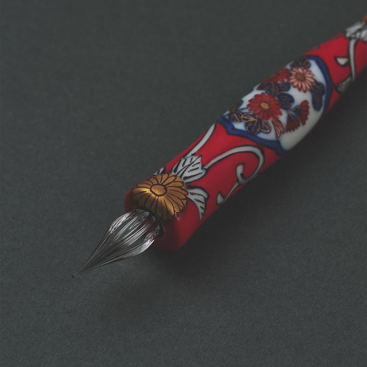 Imari Yaki(ware) Body Glass Dip Pen - Red and Gold Flower Arabesque Pattern -, Japanese glass dip pen