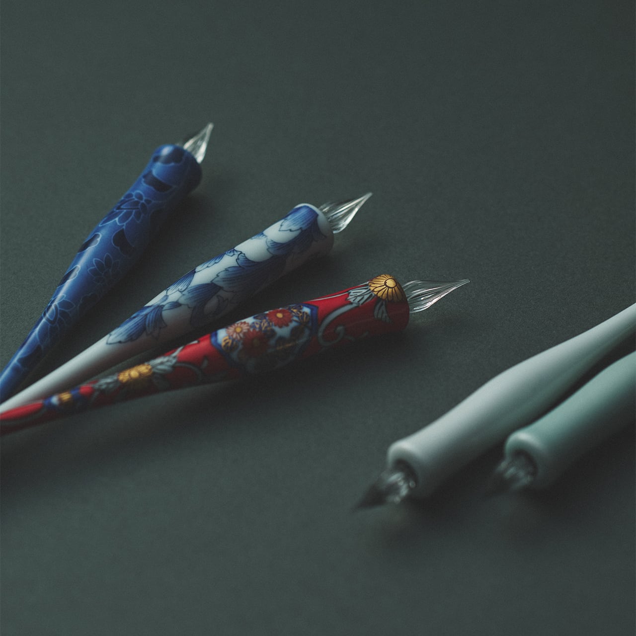 Imari Yaki(ware) Body Glass Dip Pen - Red and Gold Flower Arabesque Pattern -, Japanese glass dip pen