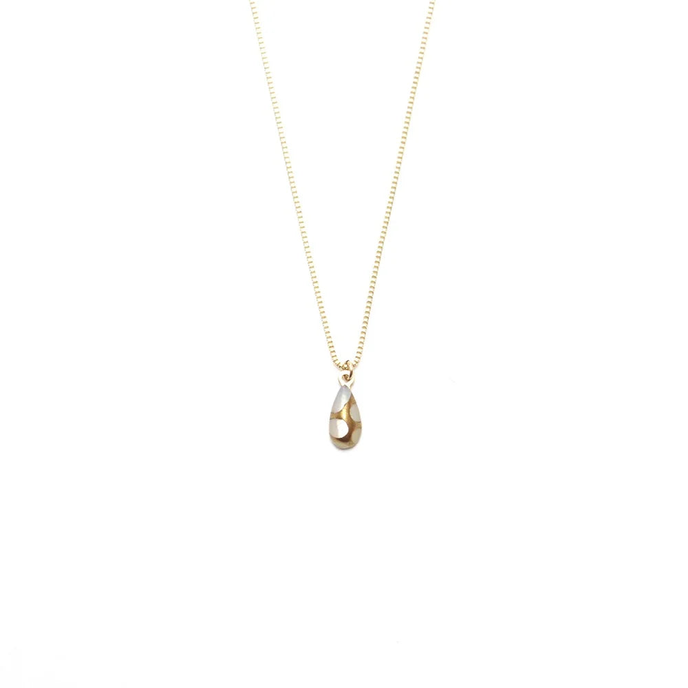 Maki-e Urushi Lacquer Pendant Necklace - White South Sea Pearl Shell / Thread Pattern / White -, Traditional Japanese Urushi Lacquer Jewelry