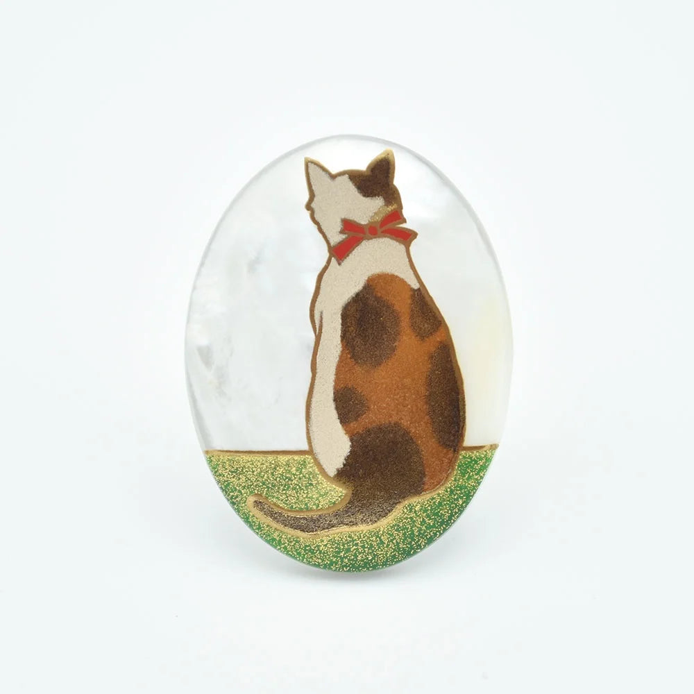 Maki-e Urushi Lacquer Brooch - White South Sea Pearl Shell / Cat -, Traditional Japanese Urushi Lacquer Jewelry