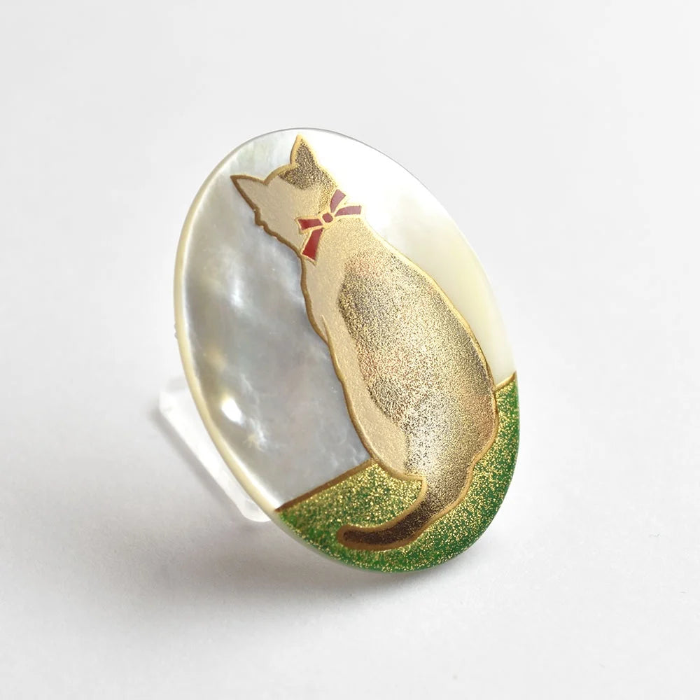 Maki-e Urushi Lacquer Brooch - White South Sea Pearl Shell / Cat -, Traditional Japanese Urushi Lacquer Jewelry