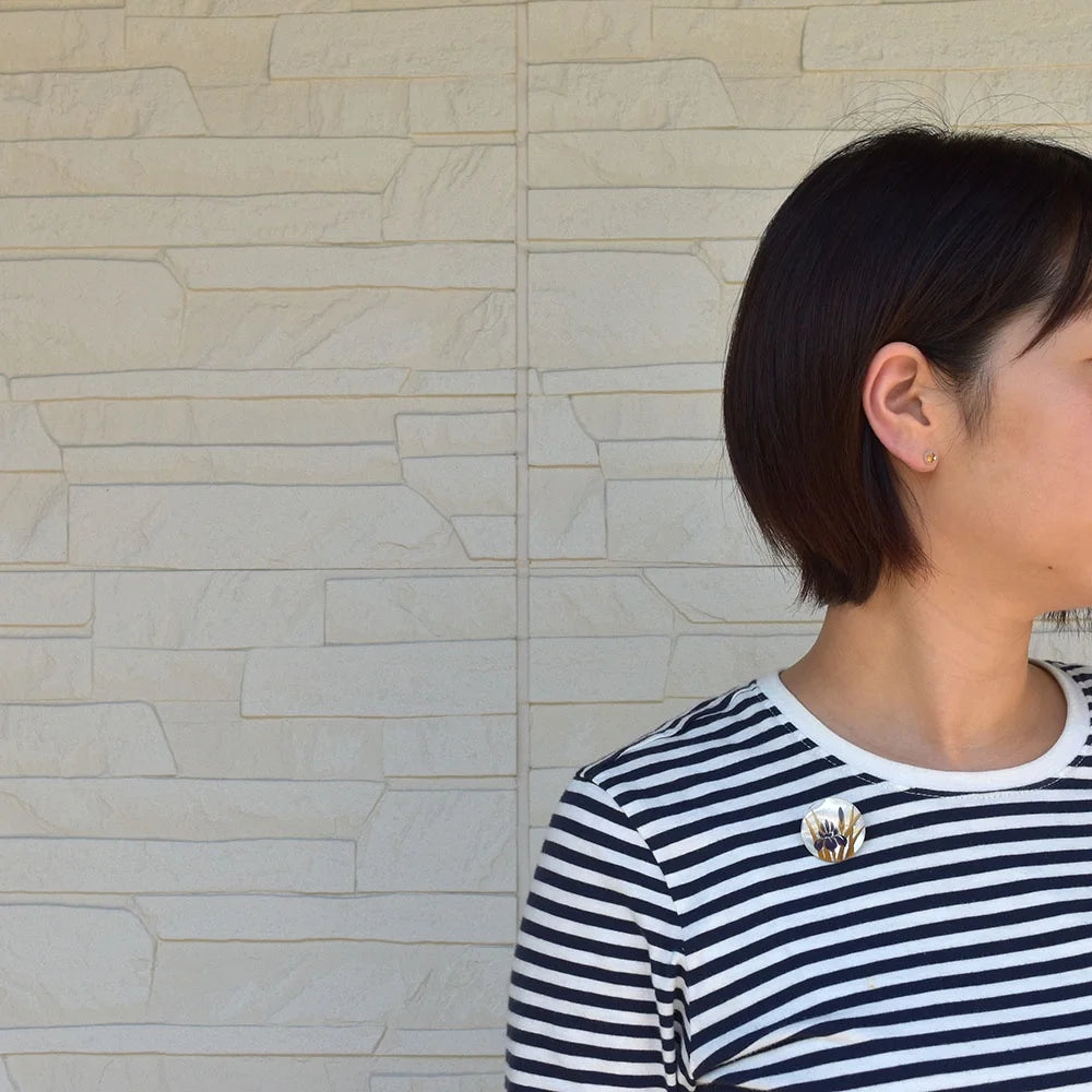 Maki-e Urushi Lacquer Brooch - White South Sea Pearl Shell / Japanese Iris Flower -, Traditional Japanese Urushi Lacquer Jewelry