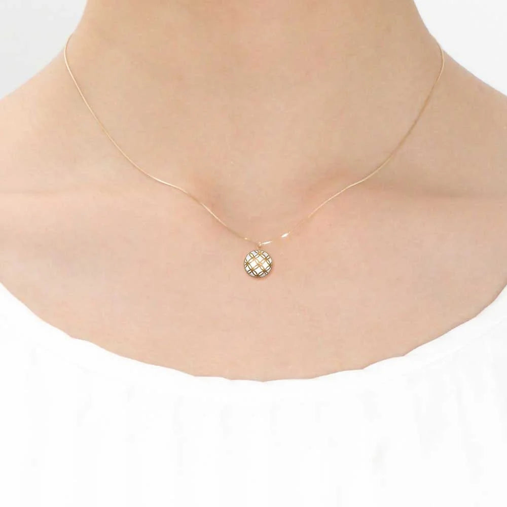 Maki-e Urushi Lacquer Pendant Necklace - White South Sea Pearl Shell / Shippo (Interlocking Circles Pattern) -, Traditional Japanese Urushi Lacquer Jewelry